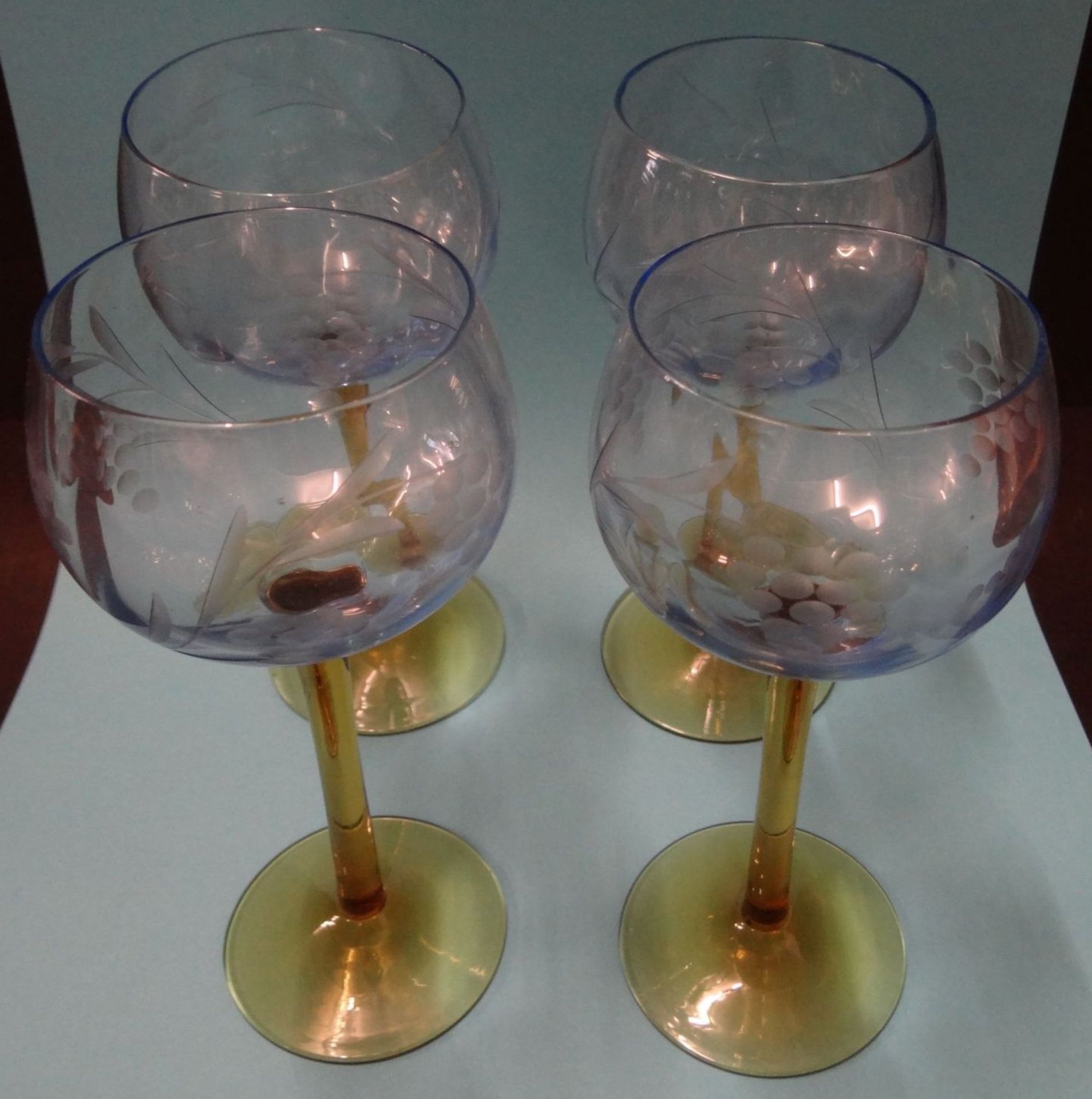 4x Weingläser mit hellblauer Kuppa, Traubenschliff, H-17 c"""" - Bild 2 aus 5