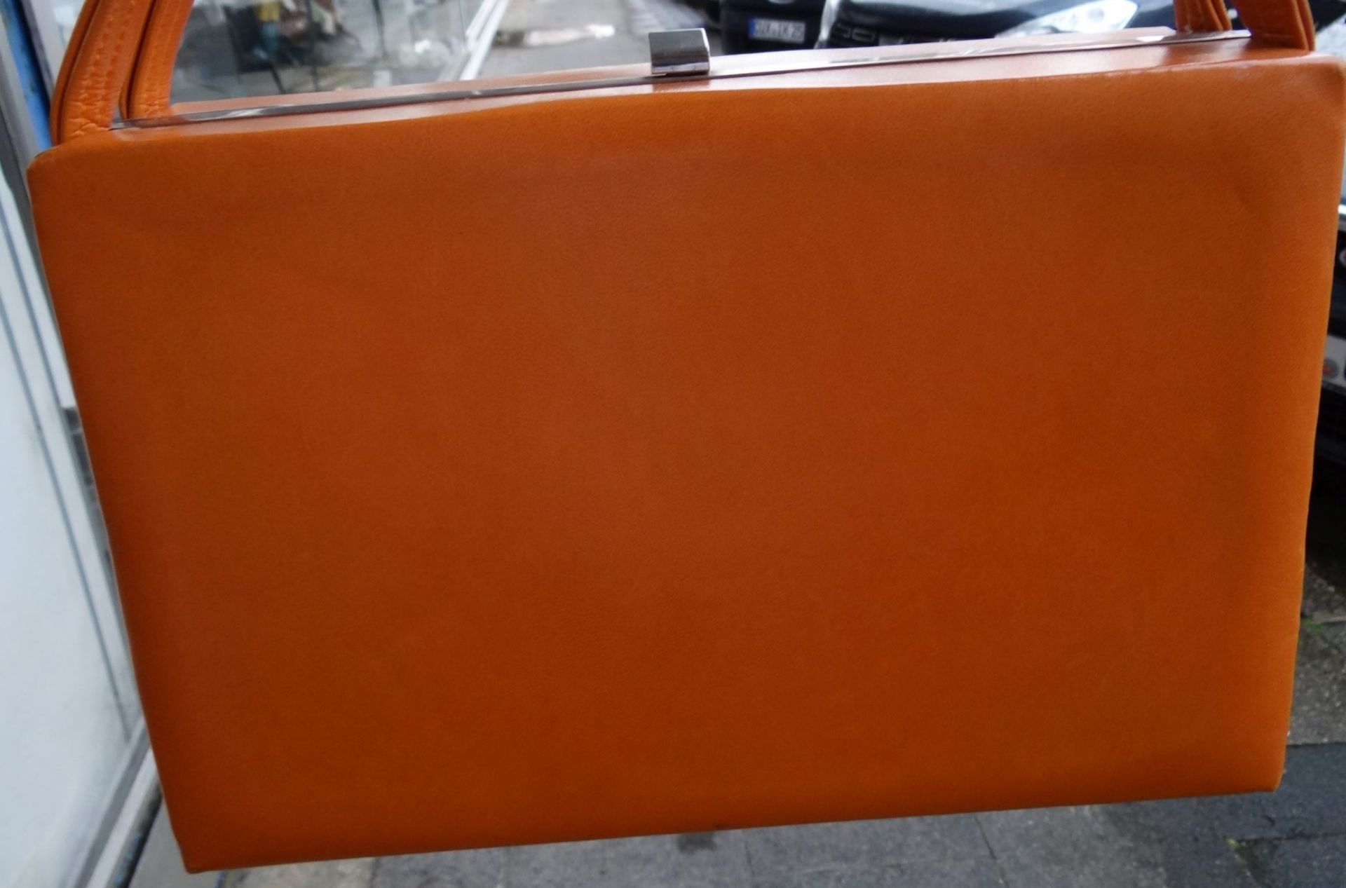 orange Damenhandtasche, wohl 60-er Jahre?, innen mit Spiegel, gut erhalten, wohl Kunstleder, ( - Bild 7 aus 7