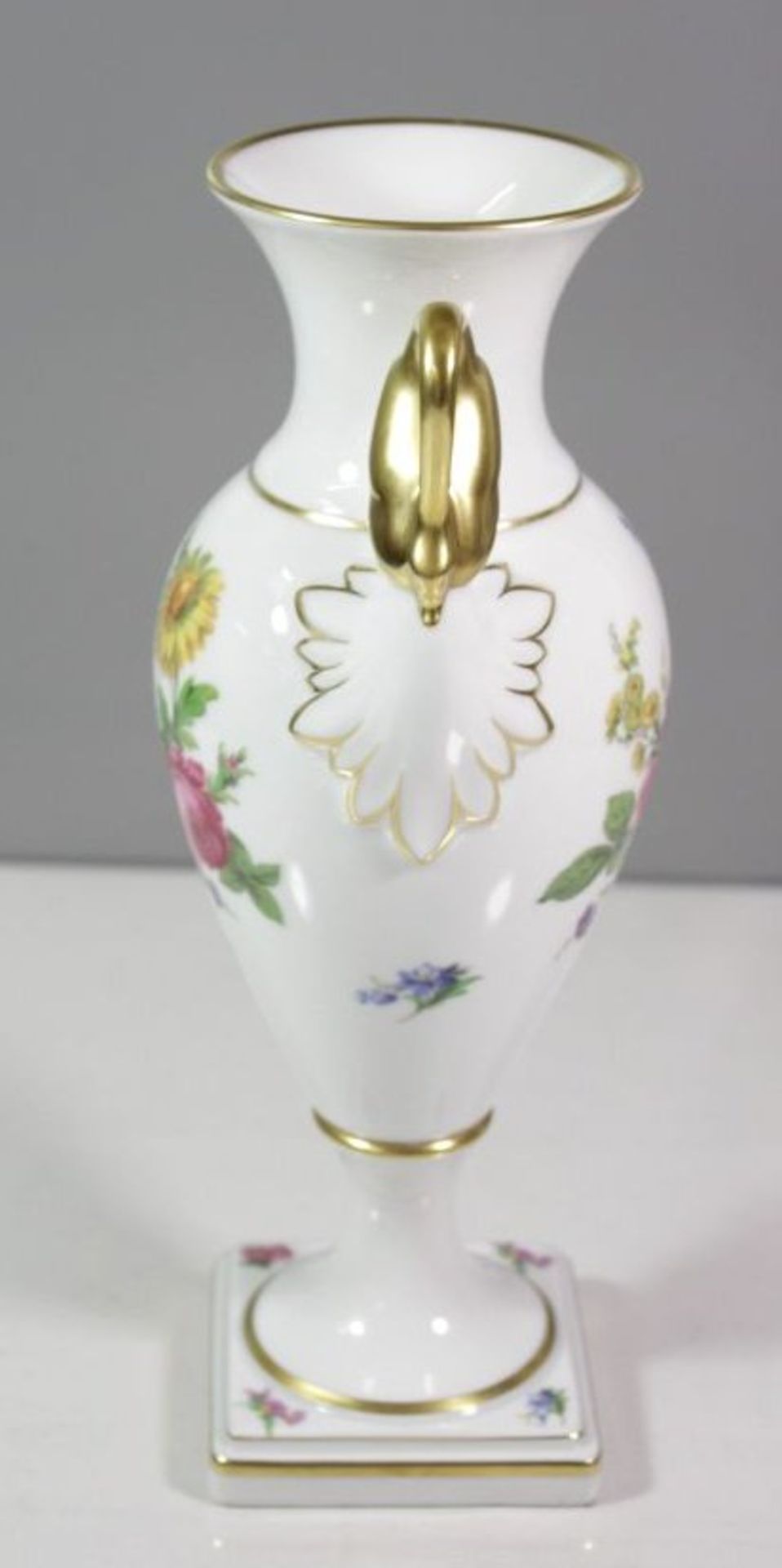 Schwanenhalshenkel-Vase, Kaiser, Dekor Gloria, H- 29cm. - Bild 2 aus 4