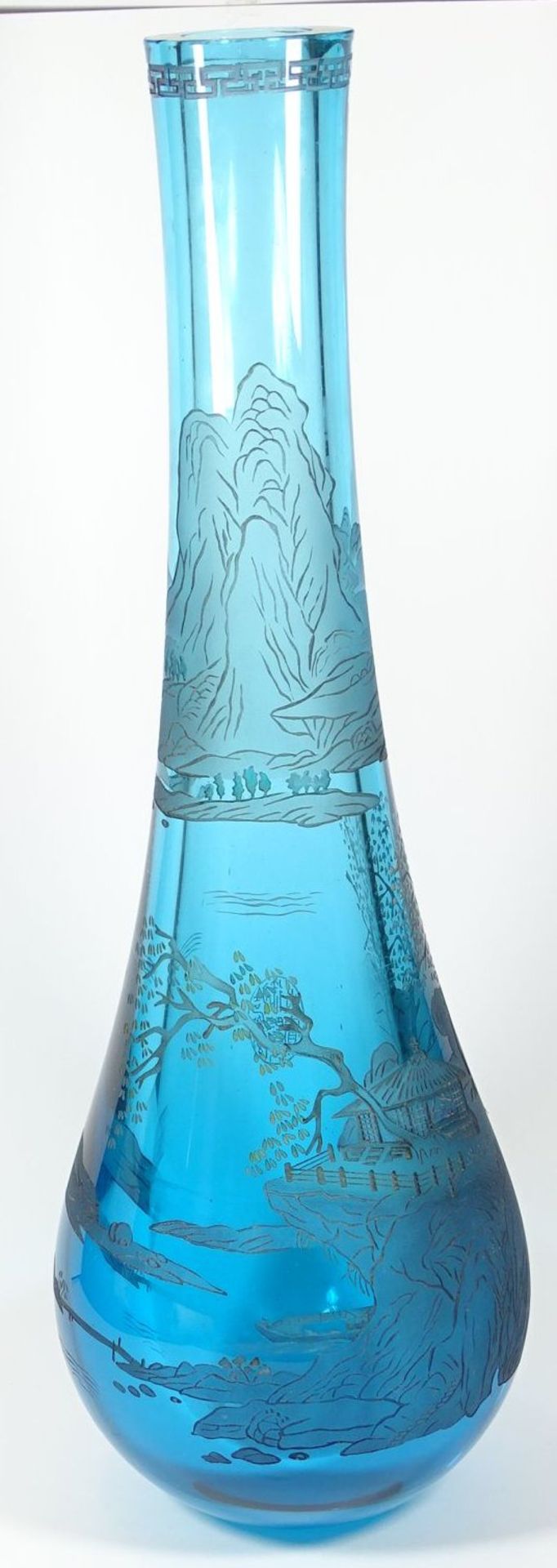 hohe, schwere blaue Vase mit Gravur, Landschaft, China, H-50 cm, 6,1 kg., chines. gemarkt - Bild 2 aus 8