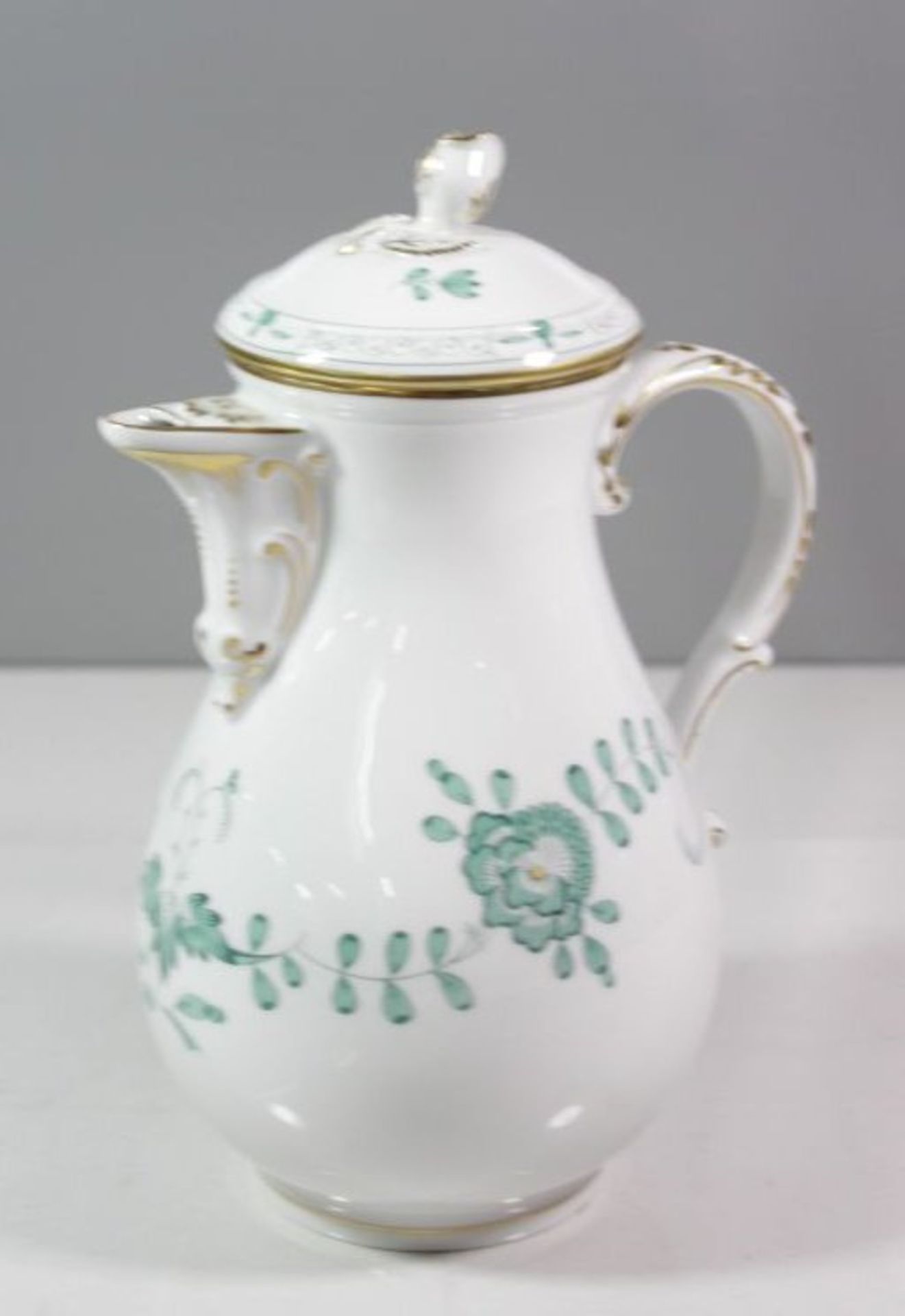 Kaffeekanne, Meissen, Schwertermarke, 1. Wahl, indisch grün, H-26,5cm.