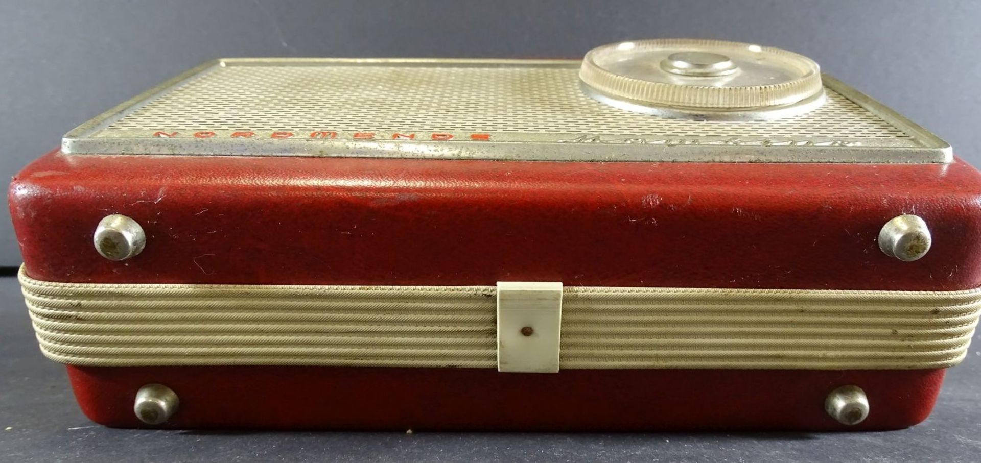 Transistorradio "Nordmende" Mambino, 50-er J., Alters-u. Gebrauchsspuren, Funktion nicht geprüft, - Bild 7 aus 9