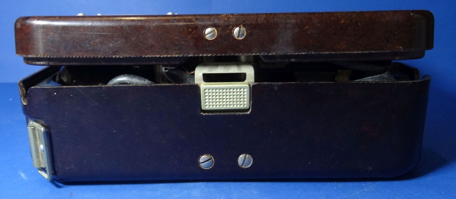 russisches Feldtelefon in Bakelitgehäuse, wohl 50-er Jahre, kyrillisch beschriftet, H-8 cm, 15x21 c - Bild 6 aus 6
