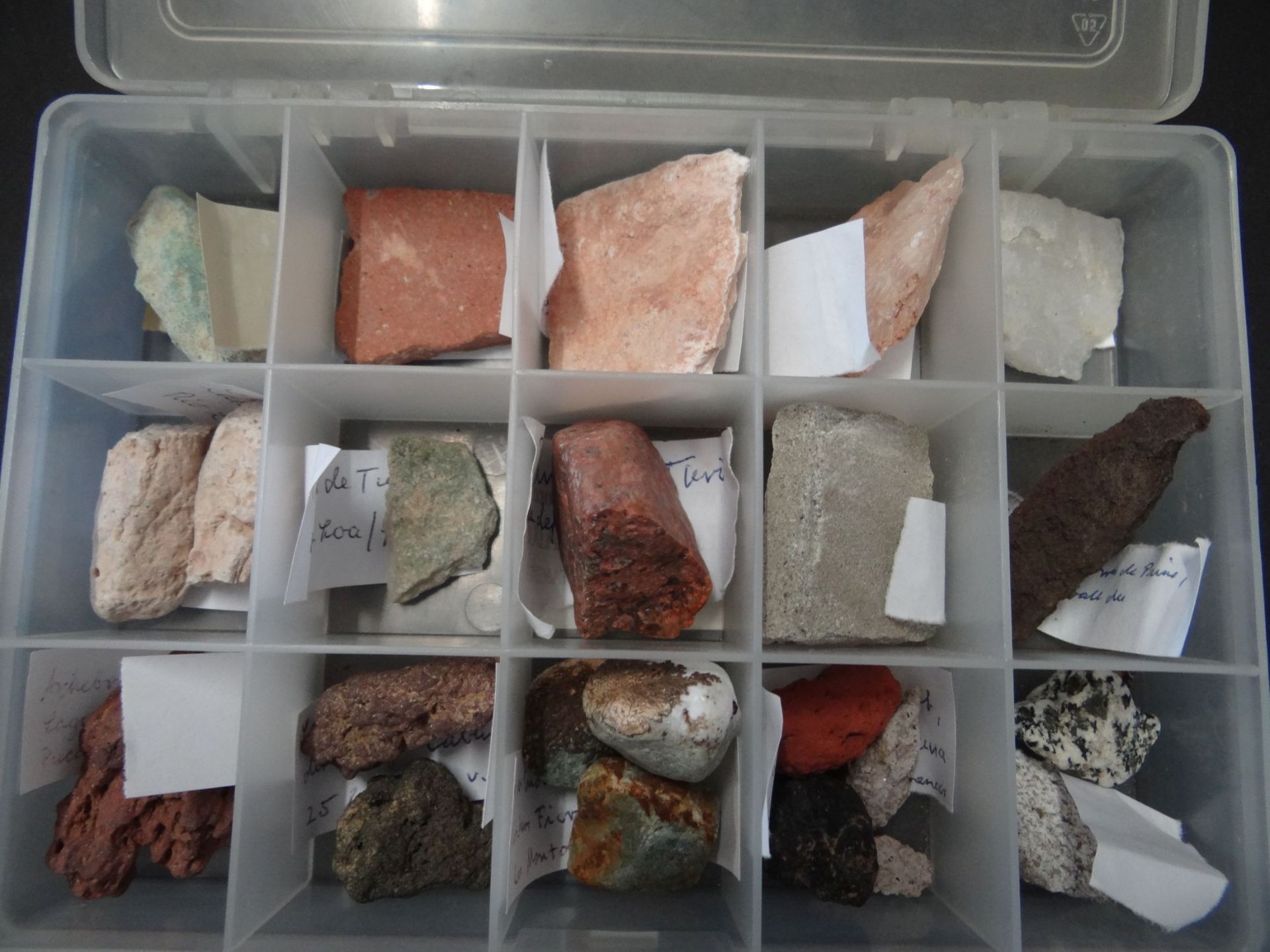 kl. Sammlerbox mit Mineralien, alle beschriftet, 18x12 cm - Bild 2 aus 5