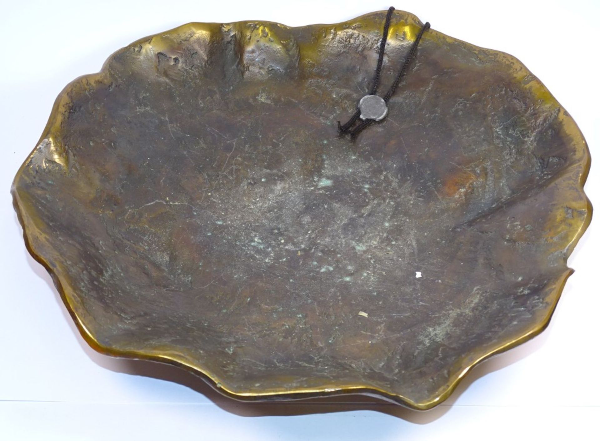 Massive schwere Bronze Schale,im Boden TAD, 10 Jahre Human Medizin,d- 31,5cm,6,3KG