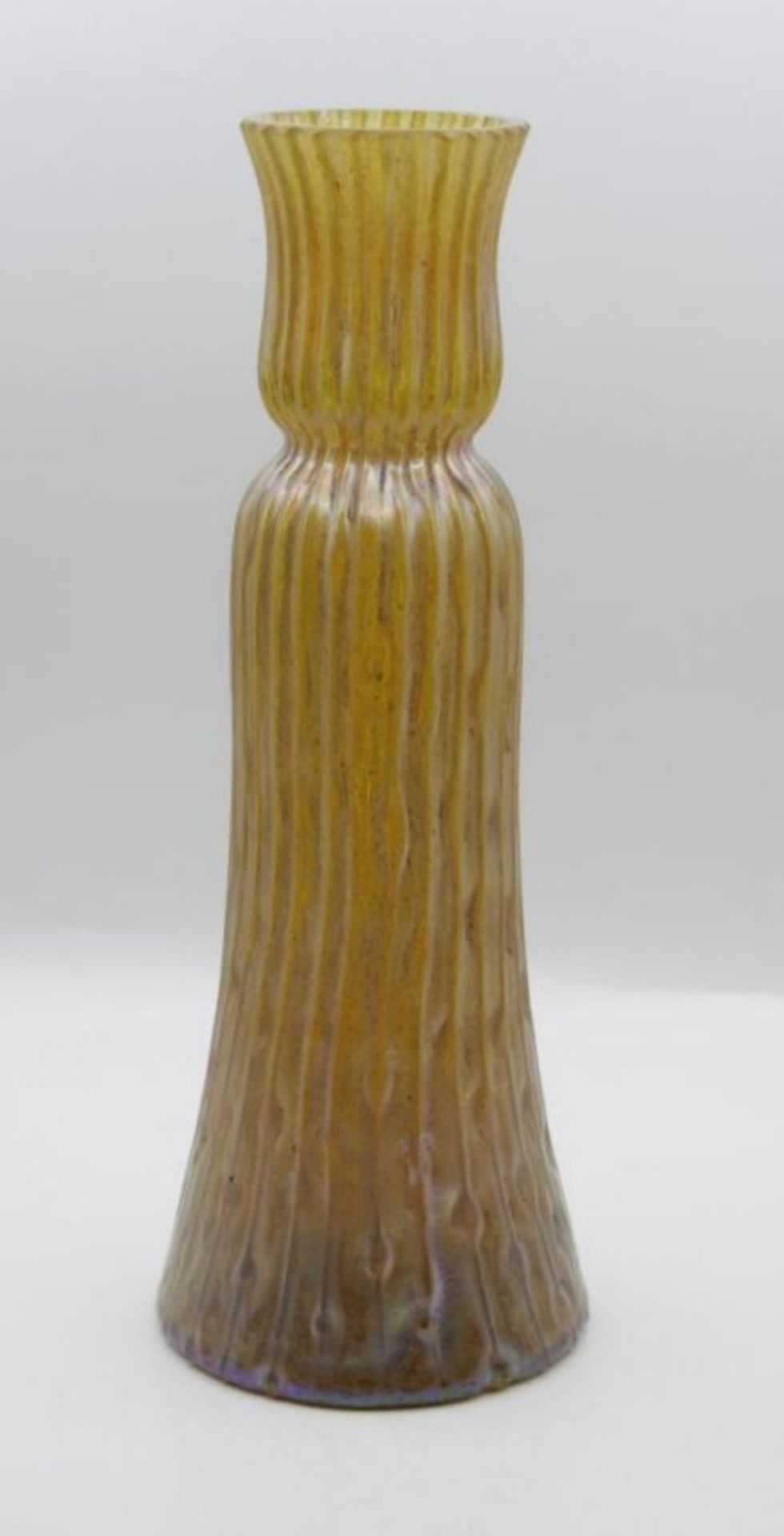 Vase, gelbliches Glas, lüstrierend, Loetz ?, H- 26 cm.
