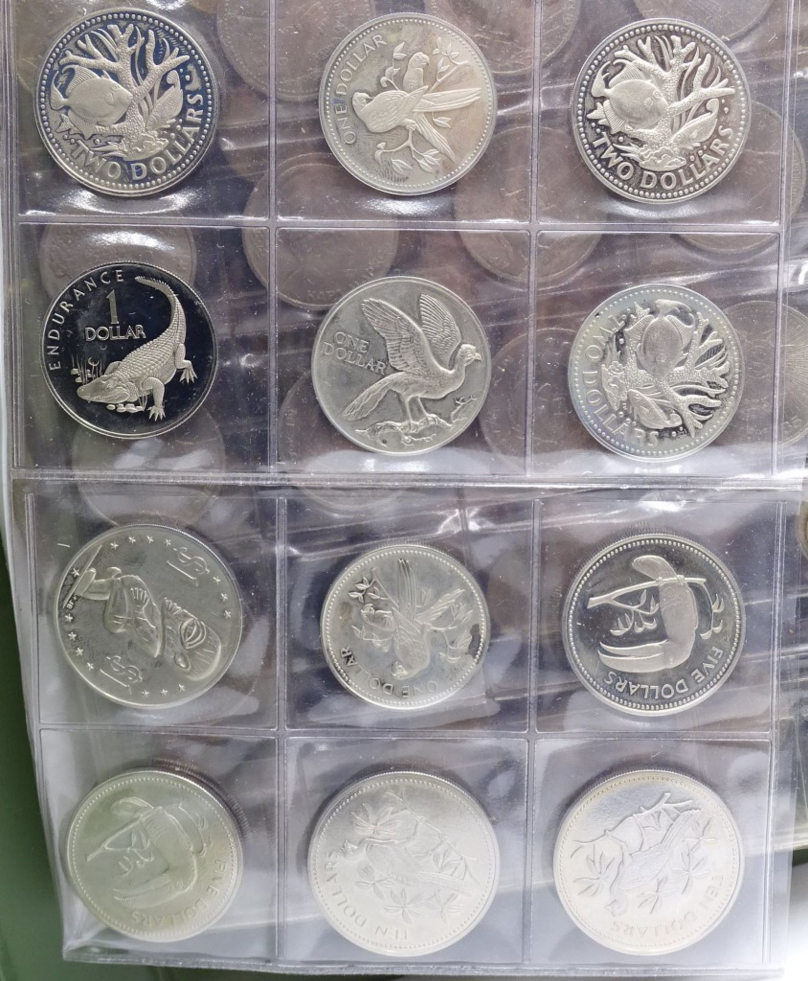 Zwei Münzalben voll mit Münzen aus aller We - Bild 9 aus 10