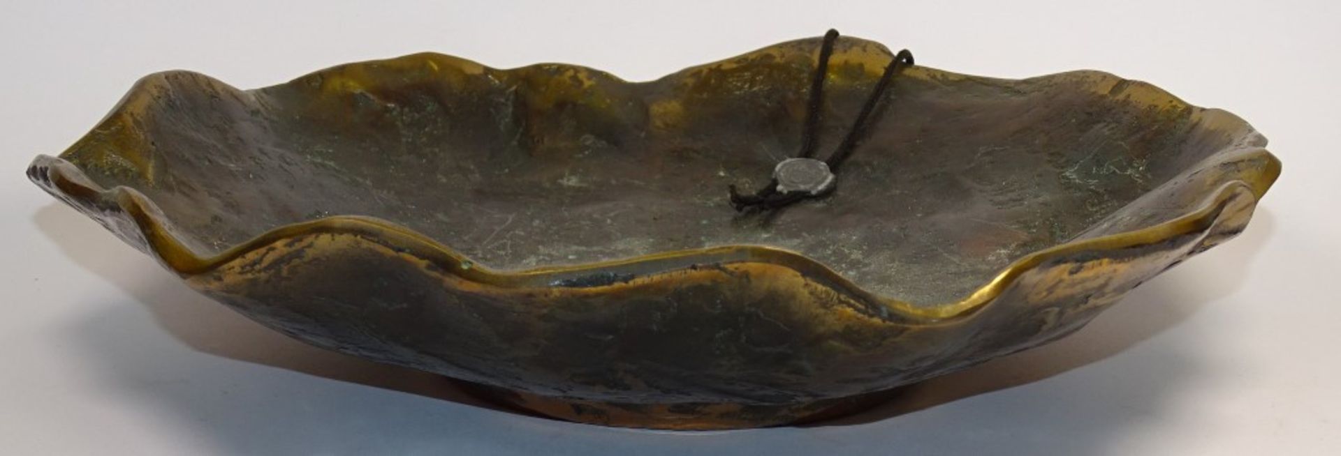 Massive schwere Bronze Schale,im Boden TAD, 10 Jahre Human Medizin,d- 31,5cm,6,3KG - Bild 2 aus 4