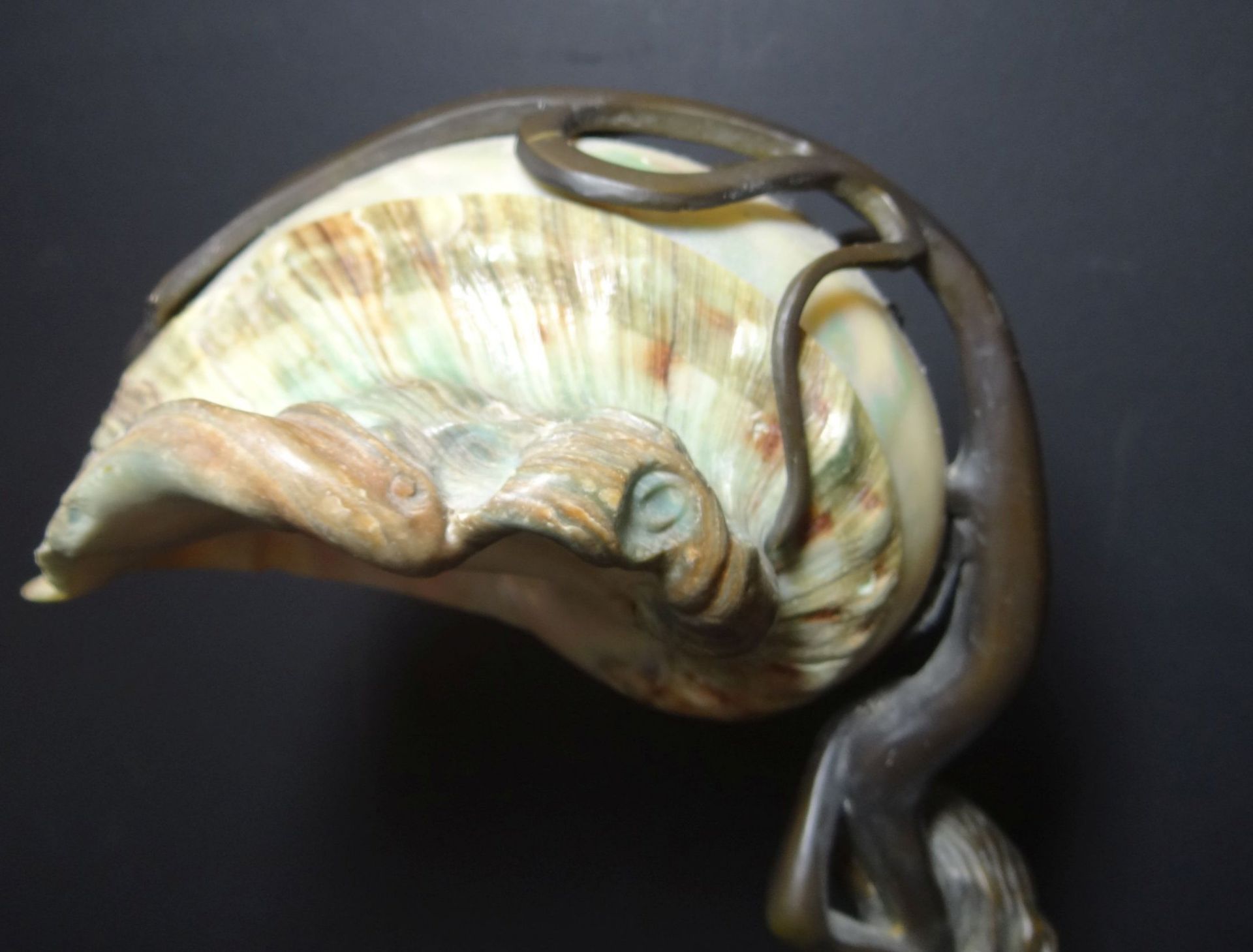 Bronze-Tischlampe, Jugendstil, mit Akt und Muschel-Schirm, H-42 cm, - Bild 5 aus 8