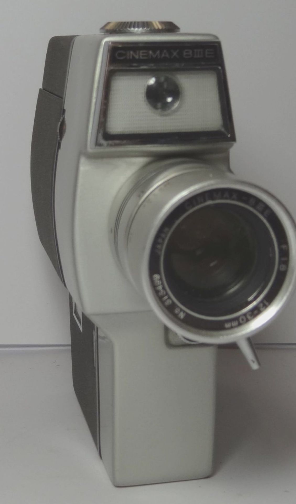 Cinemax 8III E Compactzoom Doppel 8 Filmkamera mit 1.8/12-30mm zoomoptik - Bild 2 aus 6