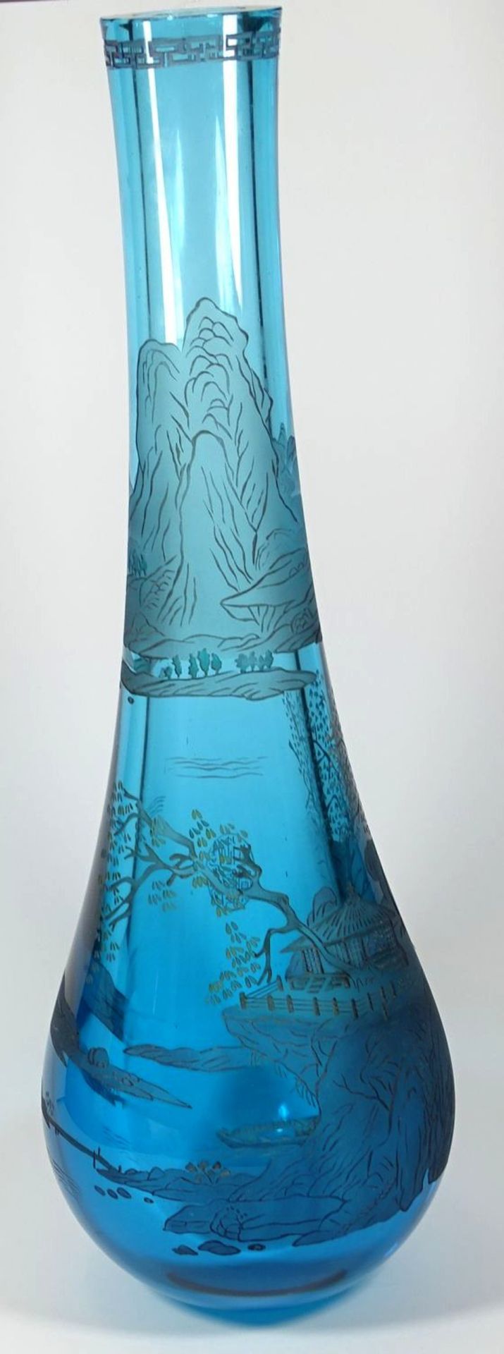 hohe, schwere blaue Vase mit Gravur, Landschaft, China, H-50 cm, 6,1 kg., chines. gemarkt - Bild 3 aus 8