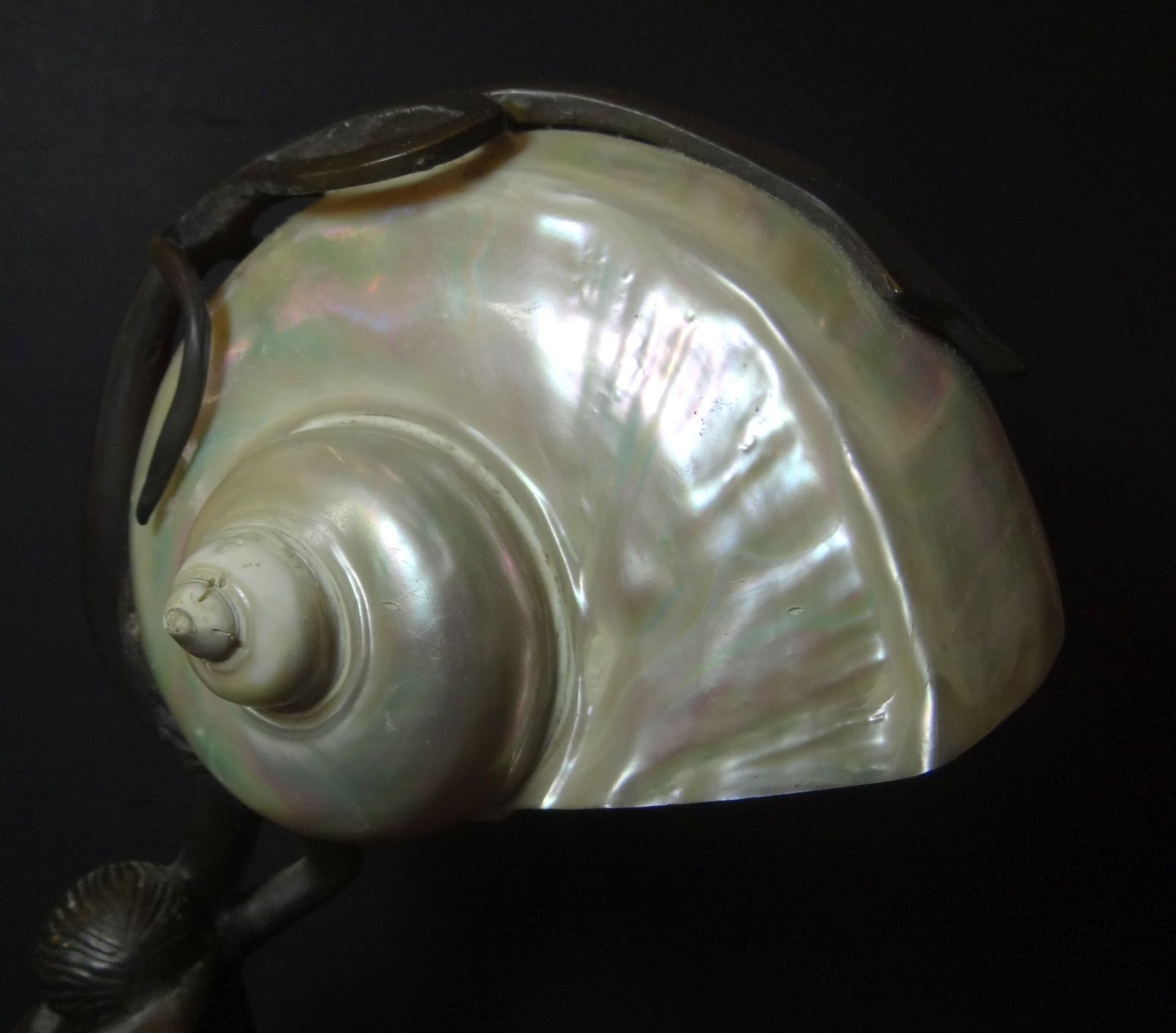 Bronze-Tischlampe, Jugendstil, mit Akt und Muschel-Schirm, H-42 cm, - Bild 2 aus 8