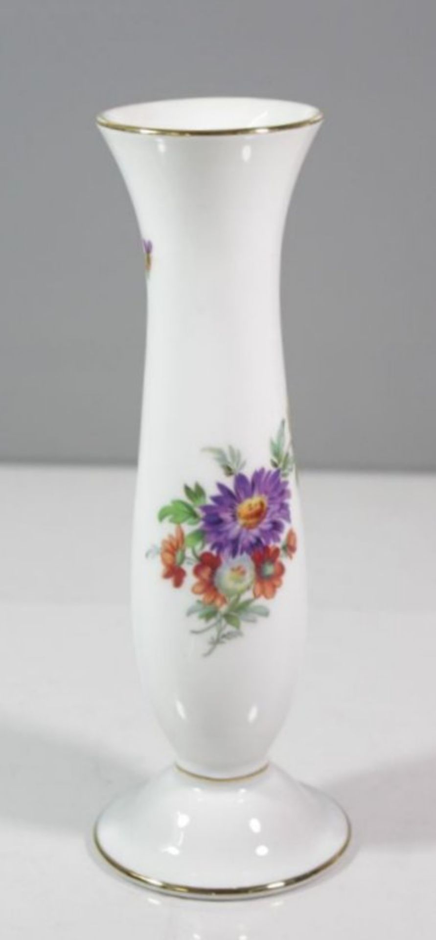 Vase auf Stand, Fürstenberg, florales Dekor, H-21cm.