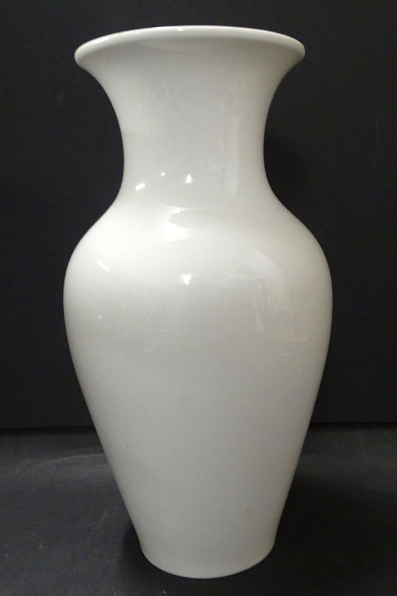 gr. Vase "KPM" Berlin, blaue Zeptermarke, weiss, H-33 cm