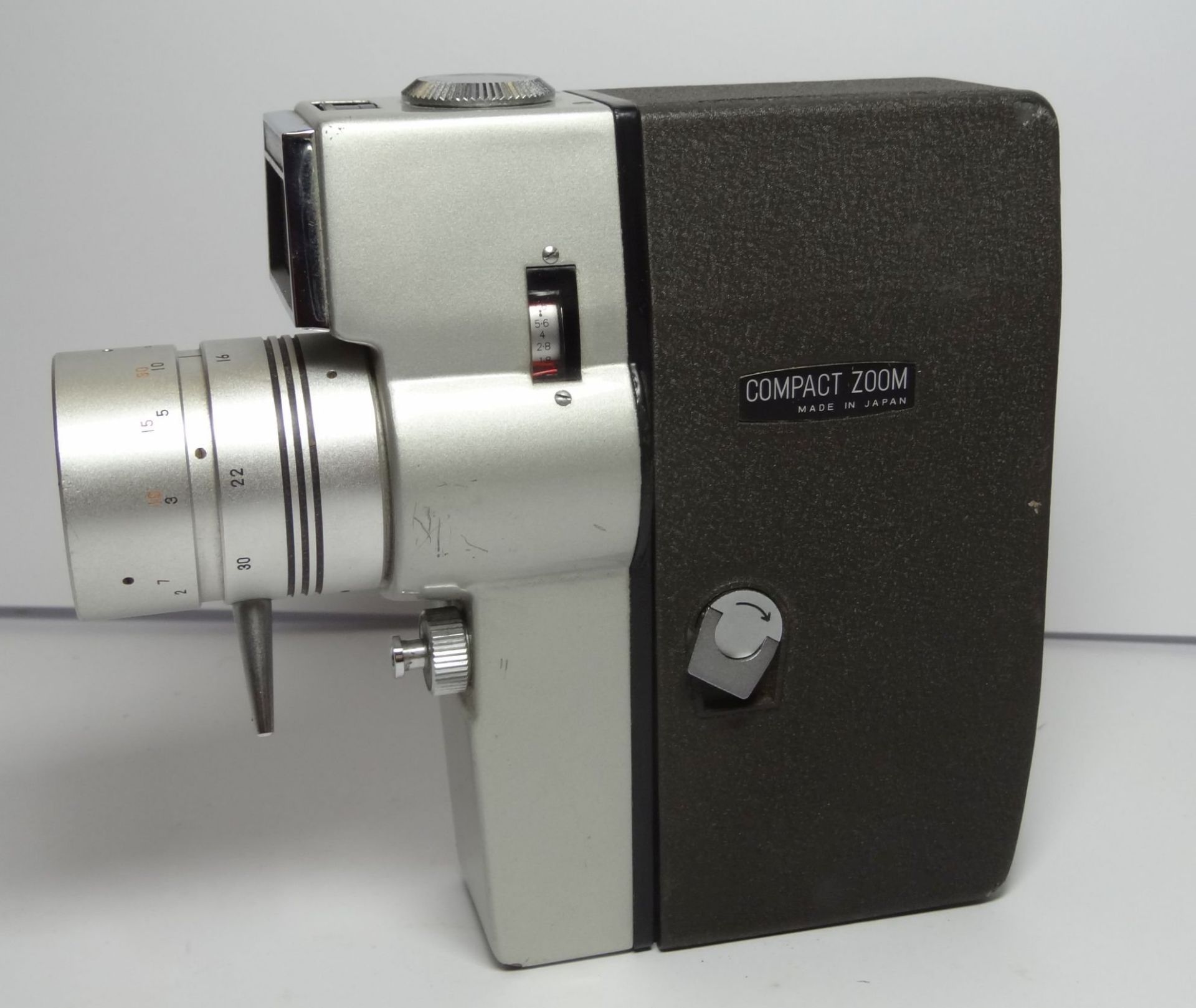 Cinemax 8III E Compactzoom Doppel 8 Filmkamera mit 1.8/12-30mm zoomoptik