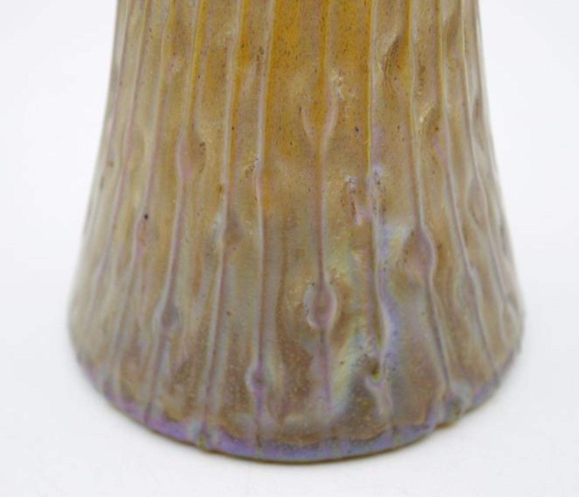 Vase, gelbliches Glas, lüstrierend, Loetz ?, H- 26 cm. - Bild 3 aus 4