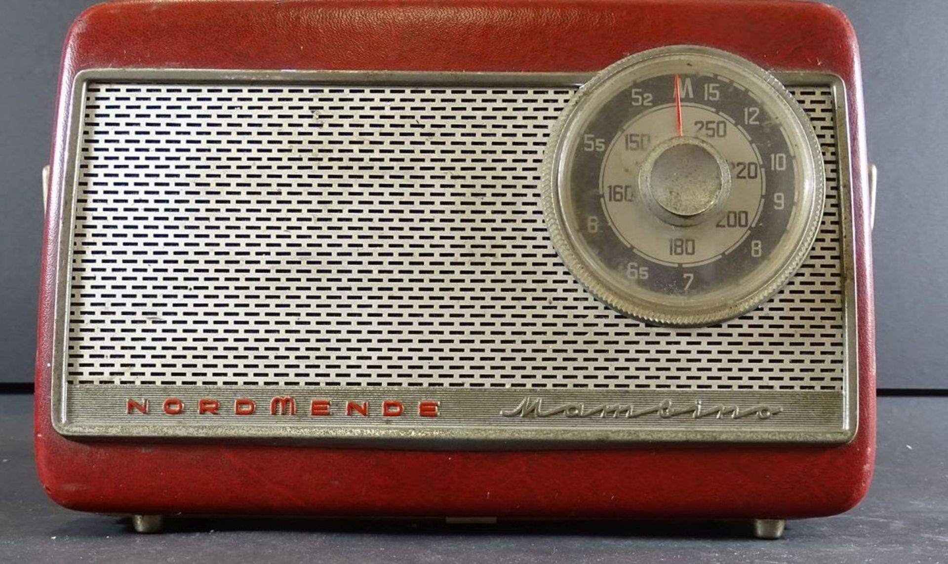 Transistorradio "Nordmende" Mambino, 50-er J., Alters-u. Gebrauchsspuren, Funktion nicht geprüft,