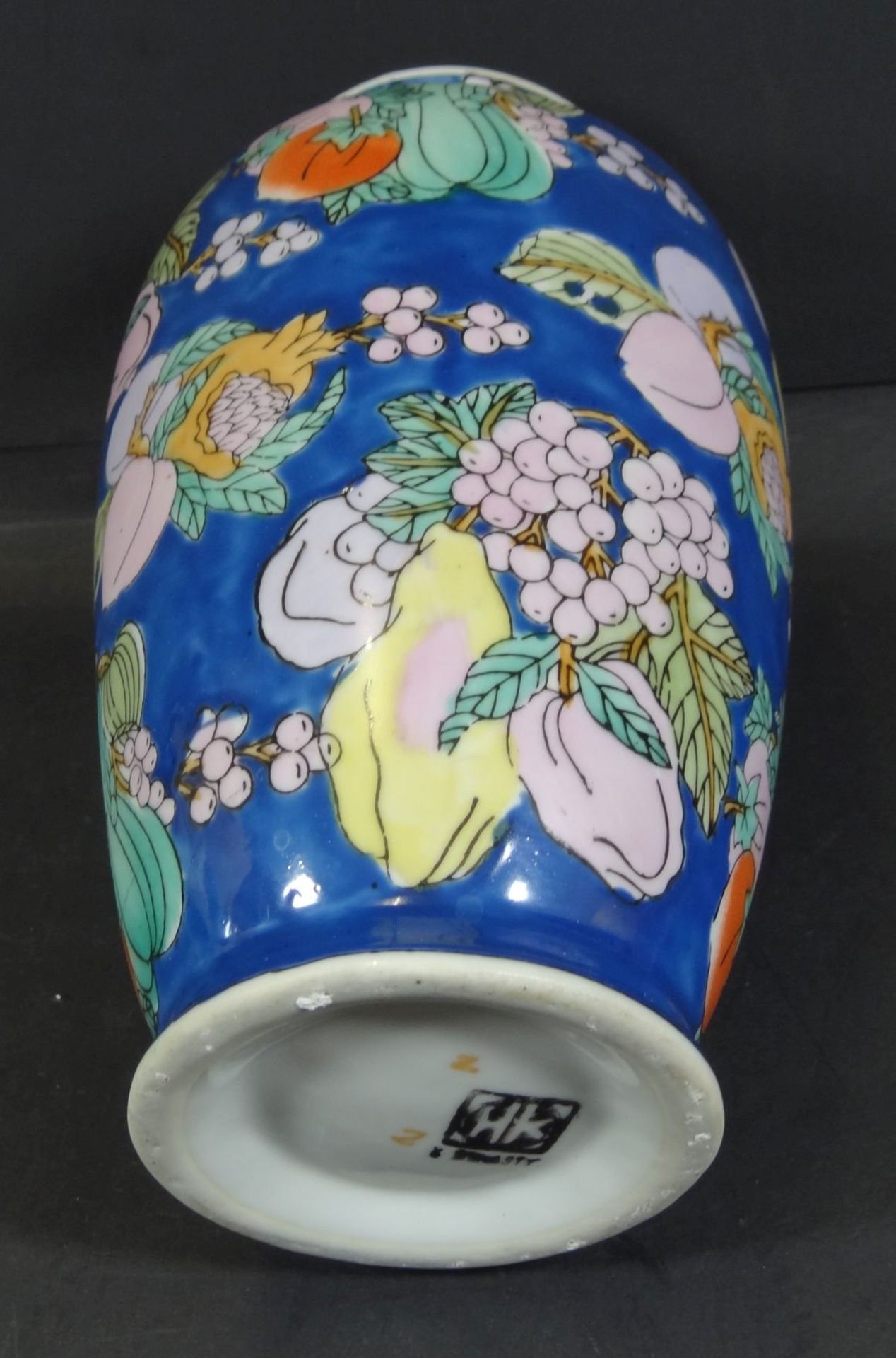 Vase mit Früchtedekor, wohl China, H-25 c - Bild 5 aus 6