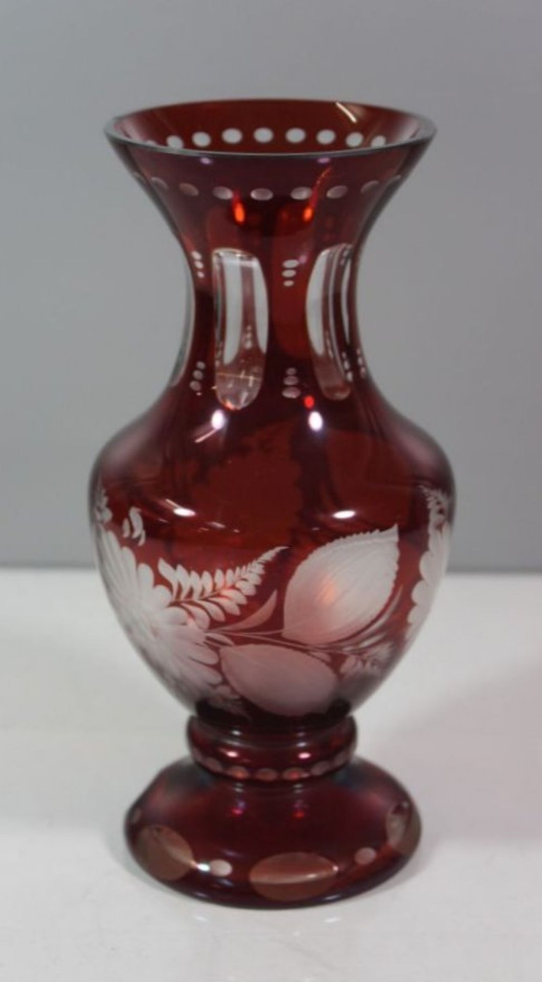 Vase, rot überfangen, Egermann Schliff, Böhmen, H-22 cm - Bild 2 aus 3