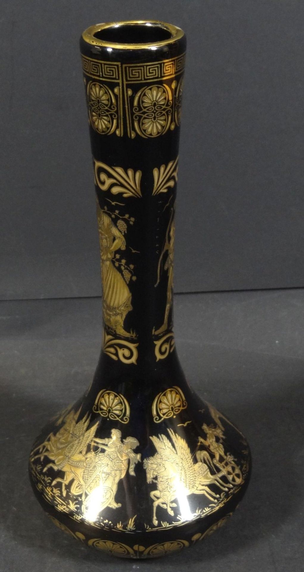 Henkelvase mit antikis. griechischen Motiven bemalt, H-20 cm - Bild 4 aus 5