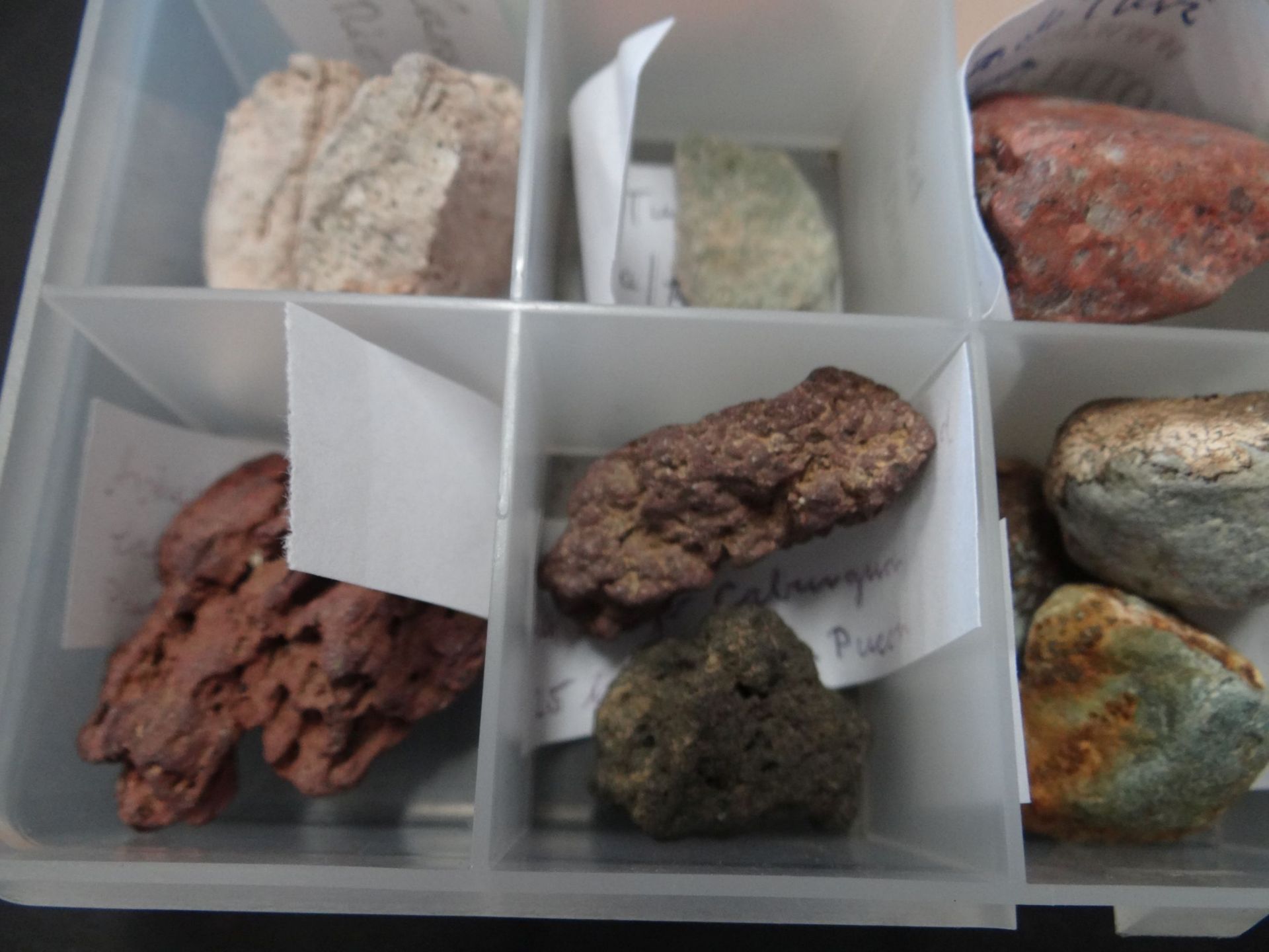 kl. Sammlerbox mit Mineralien, alle beschriftet, 18x12 cm - Bild 5 aus 5