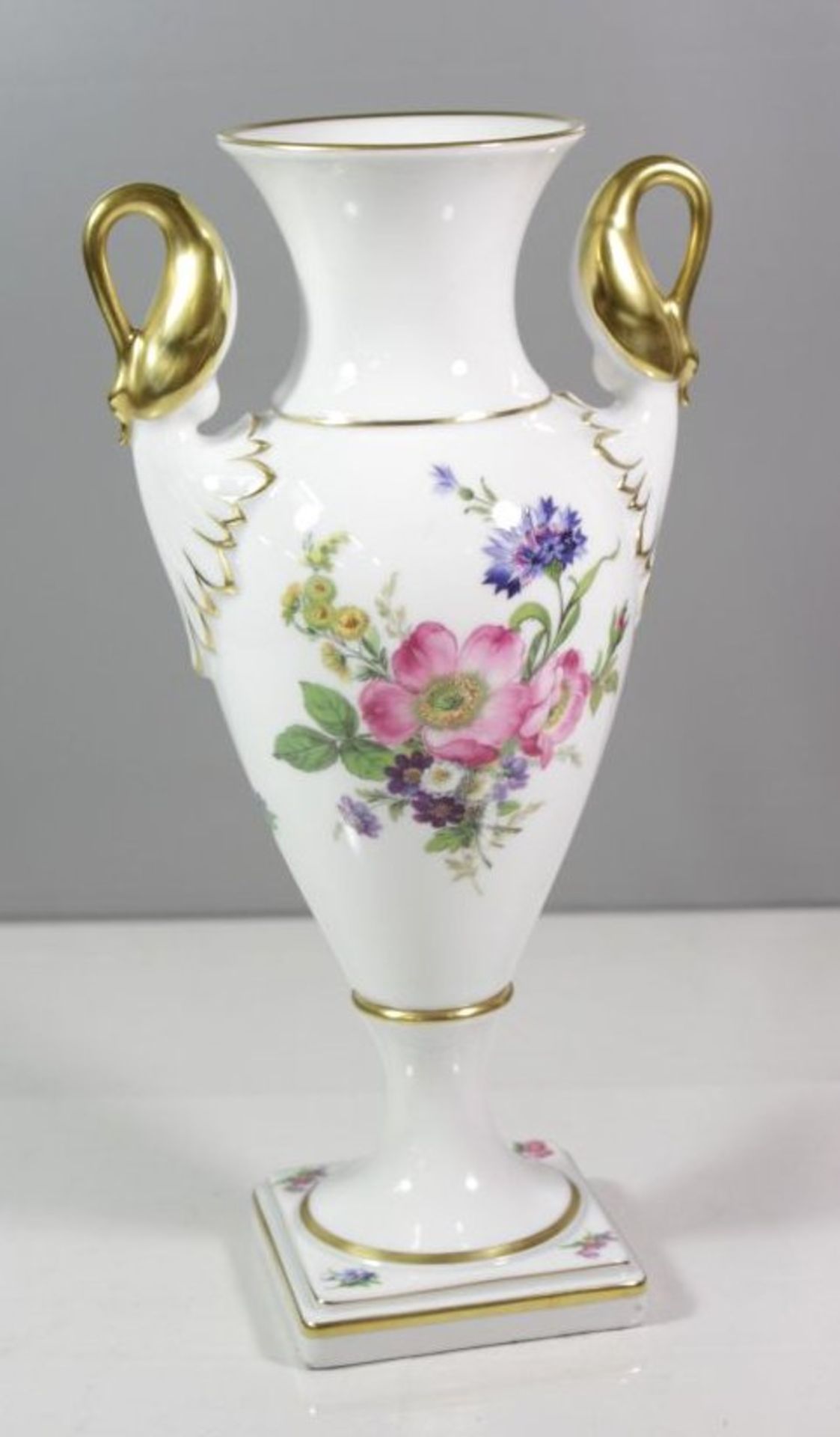 Schwanenhalshenkel-Vase, Kaiser, Dekor Gloria, H- 29cm.