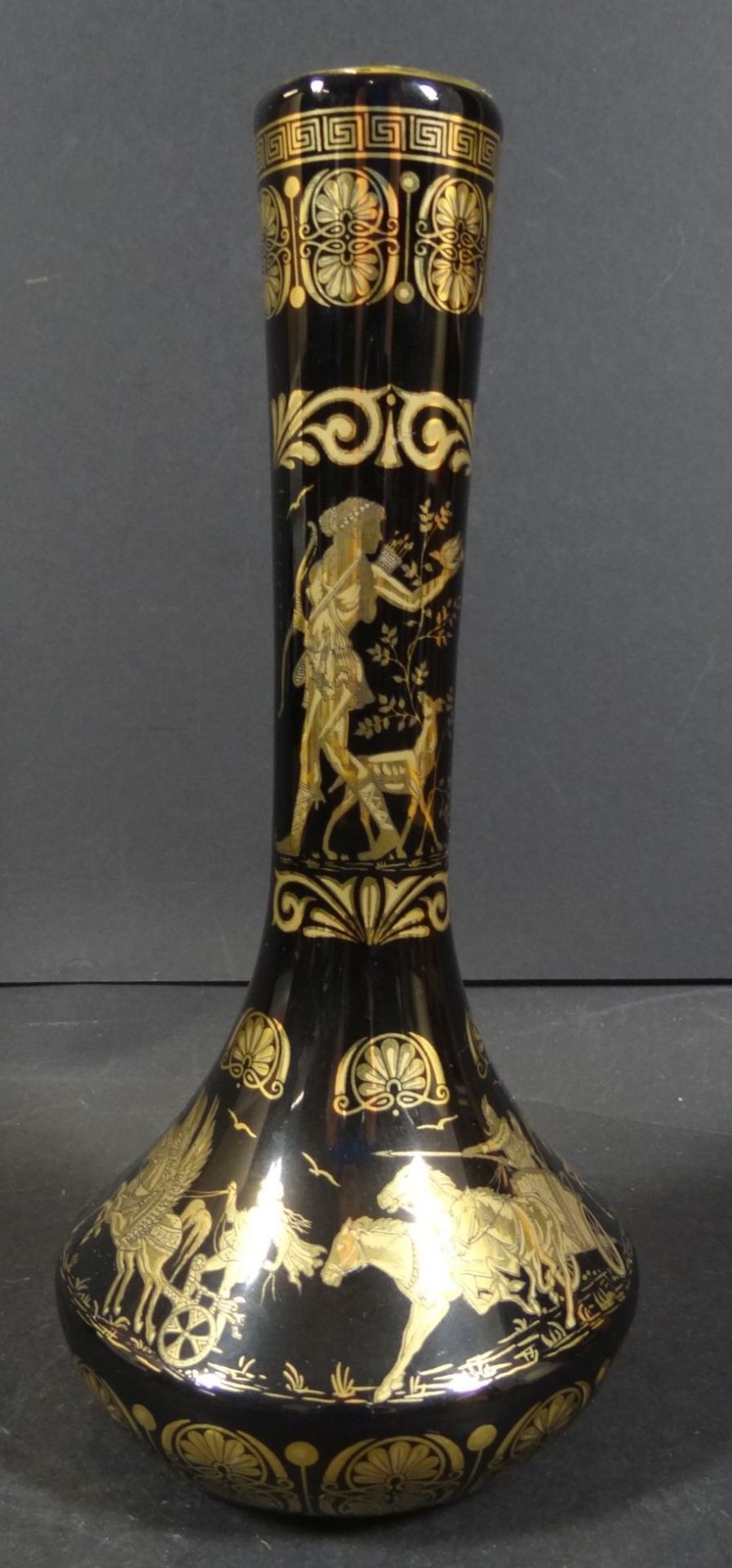 Henkelvase mit antikis. griechischen Motiven bemalt, H-20 cm