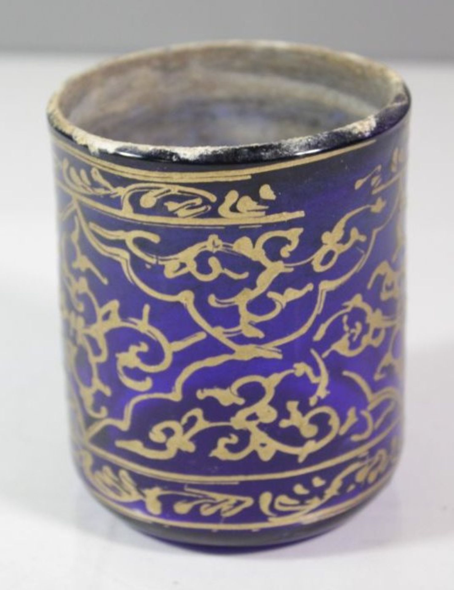 antiker Glas-Becher, blaues Glas, Emaillemalerei in gold, Alter u. Herkunft ?, H- 10 cm D-8cm. - Bild 2 aus 3