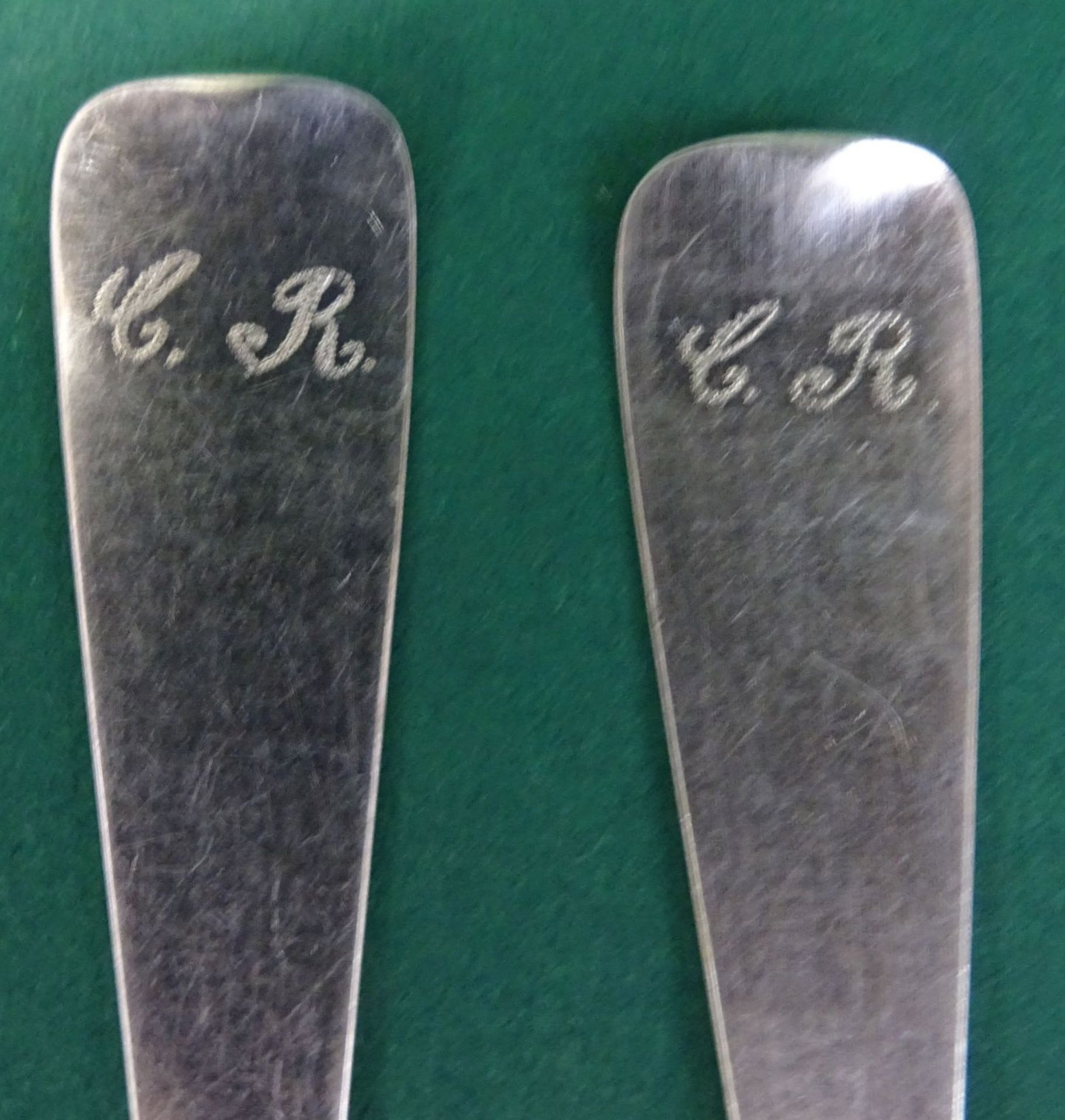 6 Kaffeelöffel, lötiges Silber, Ziermonogramm C.R., L.-14 cm, zus. 85 g - Bild 4 aus 4