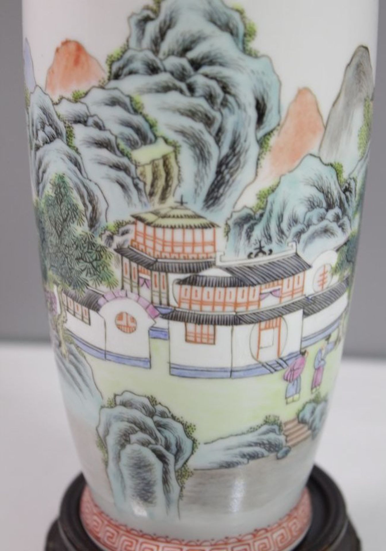 Vase, China, Landschaftsbemalung, auf Holzstand, gemarkt, H-23cm. - Bild 3 aus 4