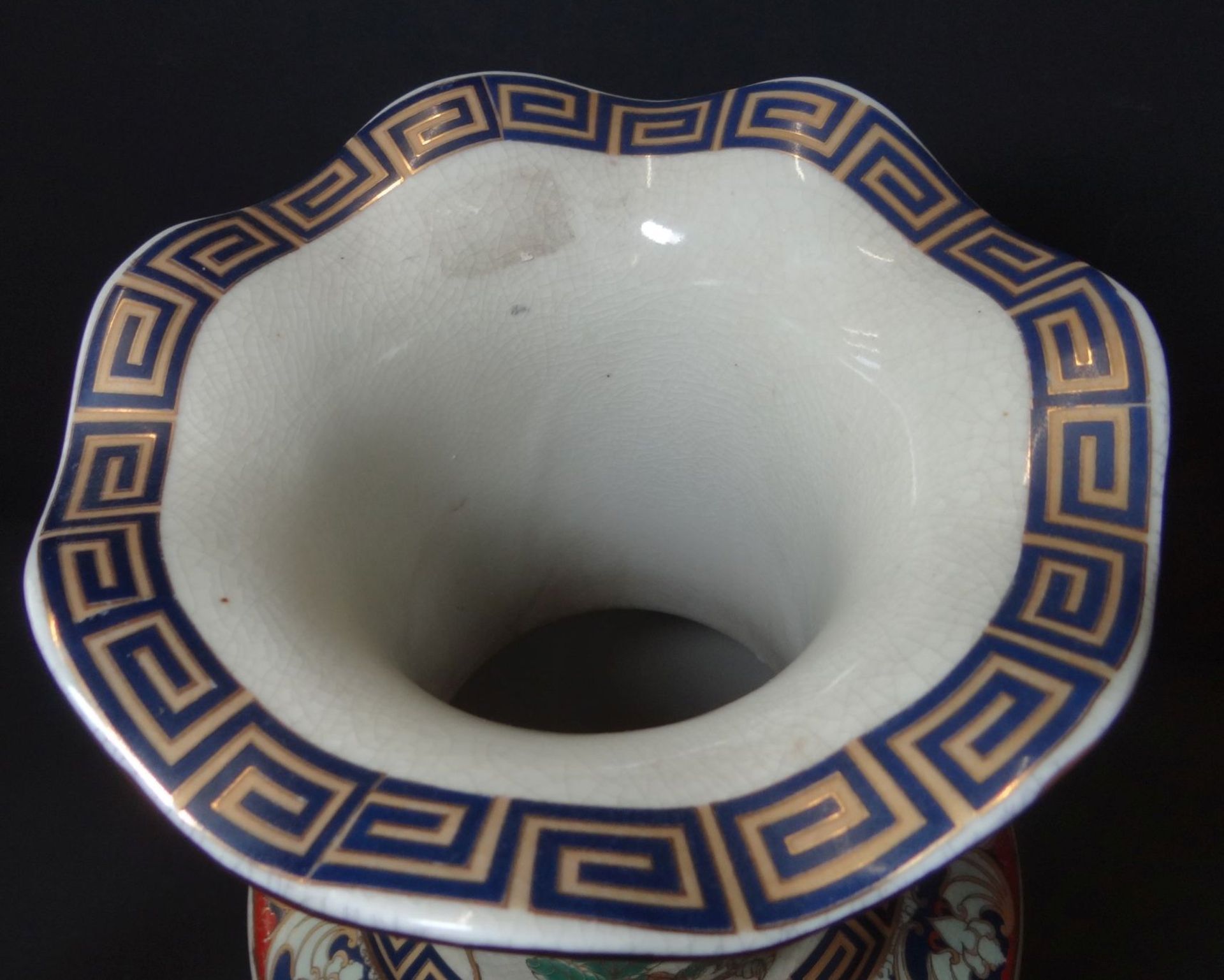 grosse China-Vase, bemalt, H-48 cm, in Boden altrissig, - Image 5 of 7
