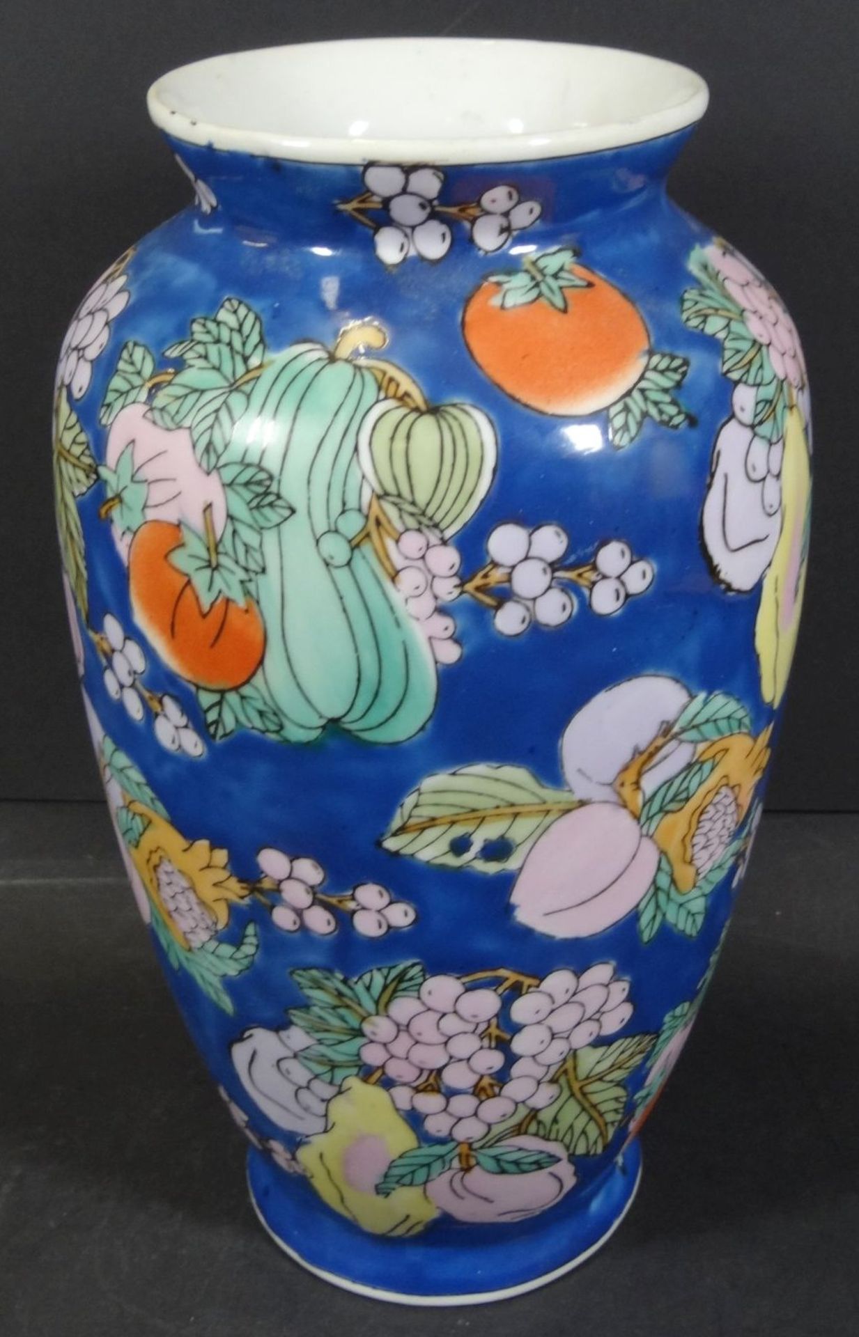 Vase mit Früchtedekor, wohl China, H-25 c - Bild 2 aus 6