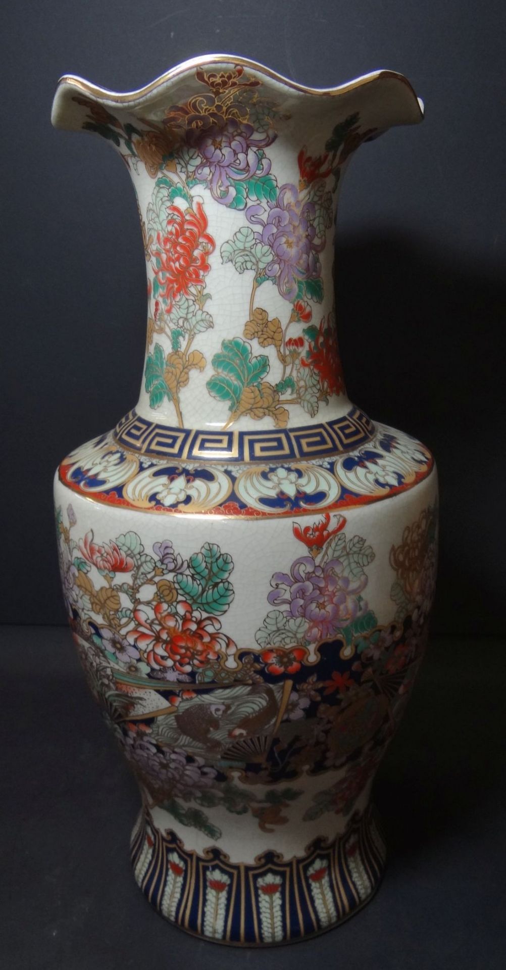 grosse China-Vase, bemalt, H-48 cm, in Boden altrissig,