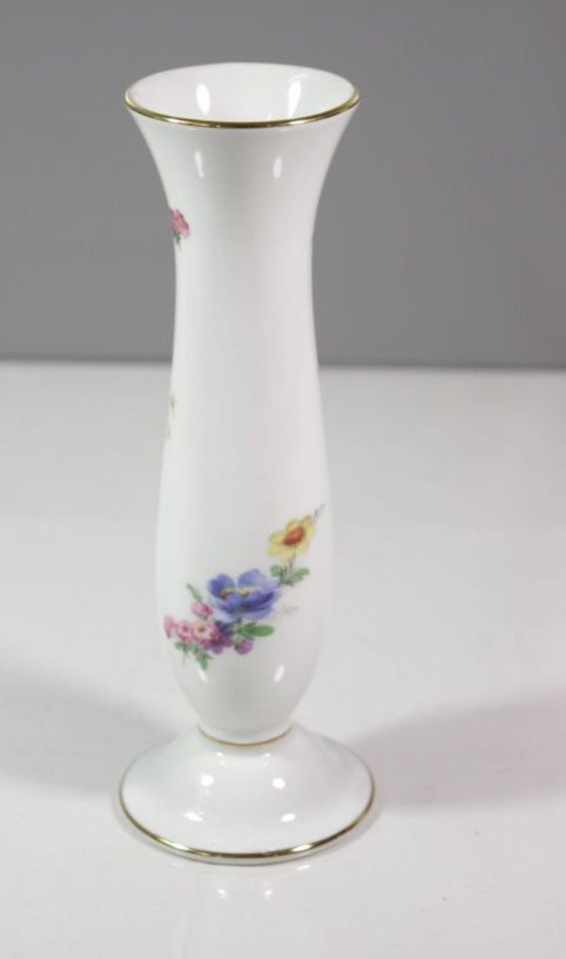 Vase auf Stand, Fürstenberg, florales Dekor, H-21cm. - Bild 2 aus 3