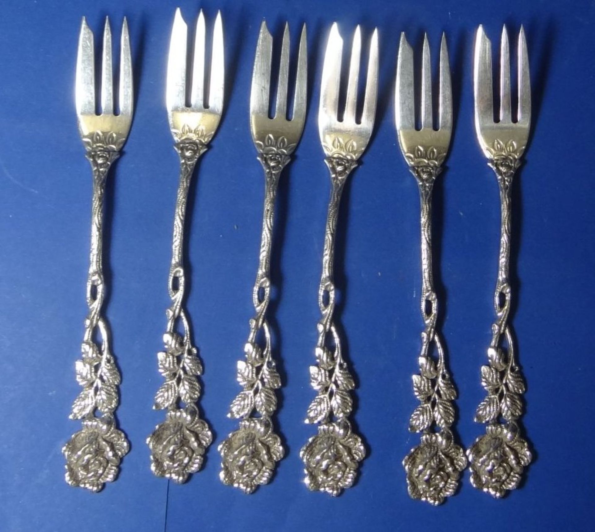 6x Kuchengabeln, Silber-835-, Rosenmuster, L-14,5 cm, zus. 109 gr.