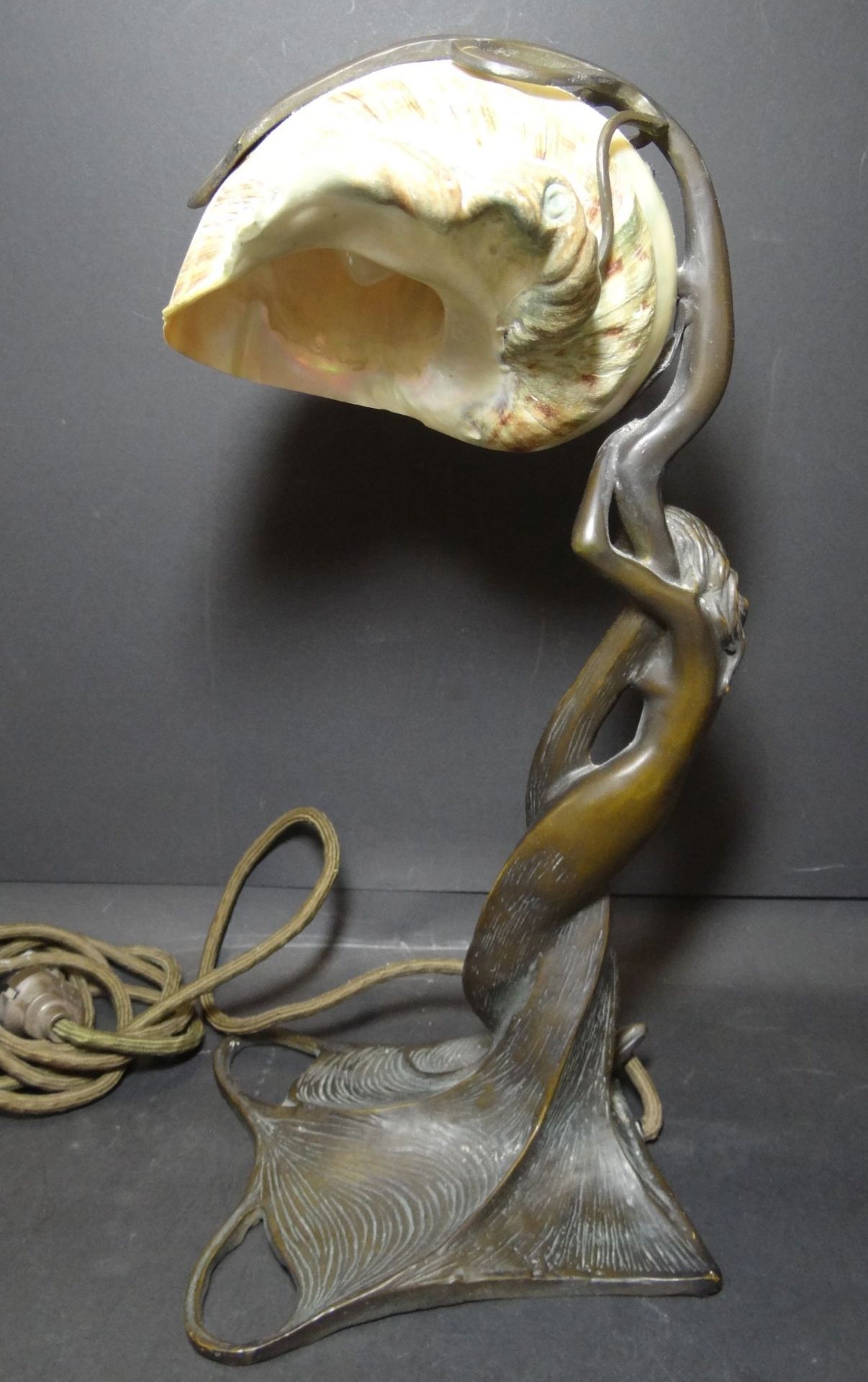 Bronze-Tischlampe, Jugendstil, mit Akt und Muschel-Schirm, H-42 cm, - Bild 3 aus 8