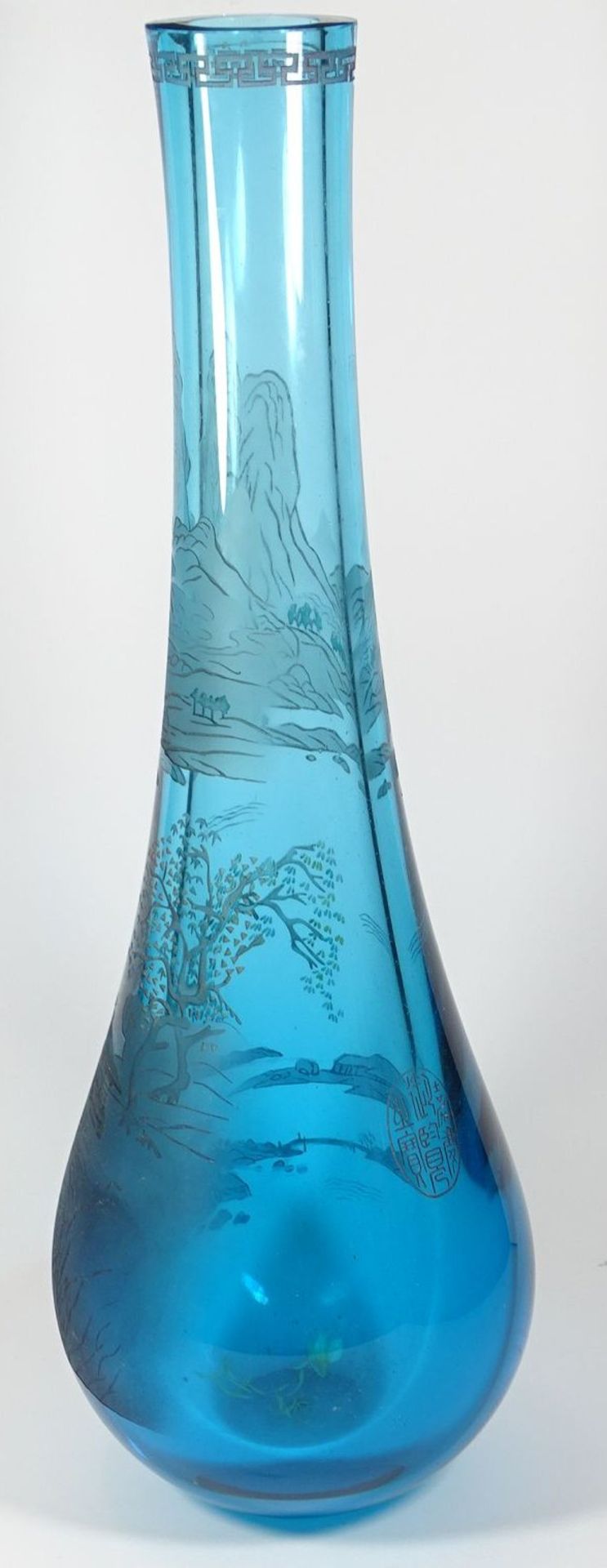 hohe, schwere blaue Vase mit Gravur, Landschaft, China, H-50 cm, 6,1 kg., chines. gemarkt - Bild 4 aus 8