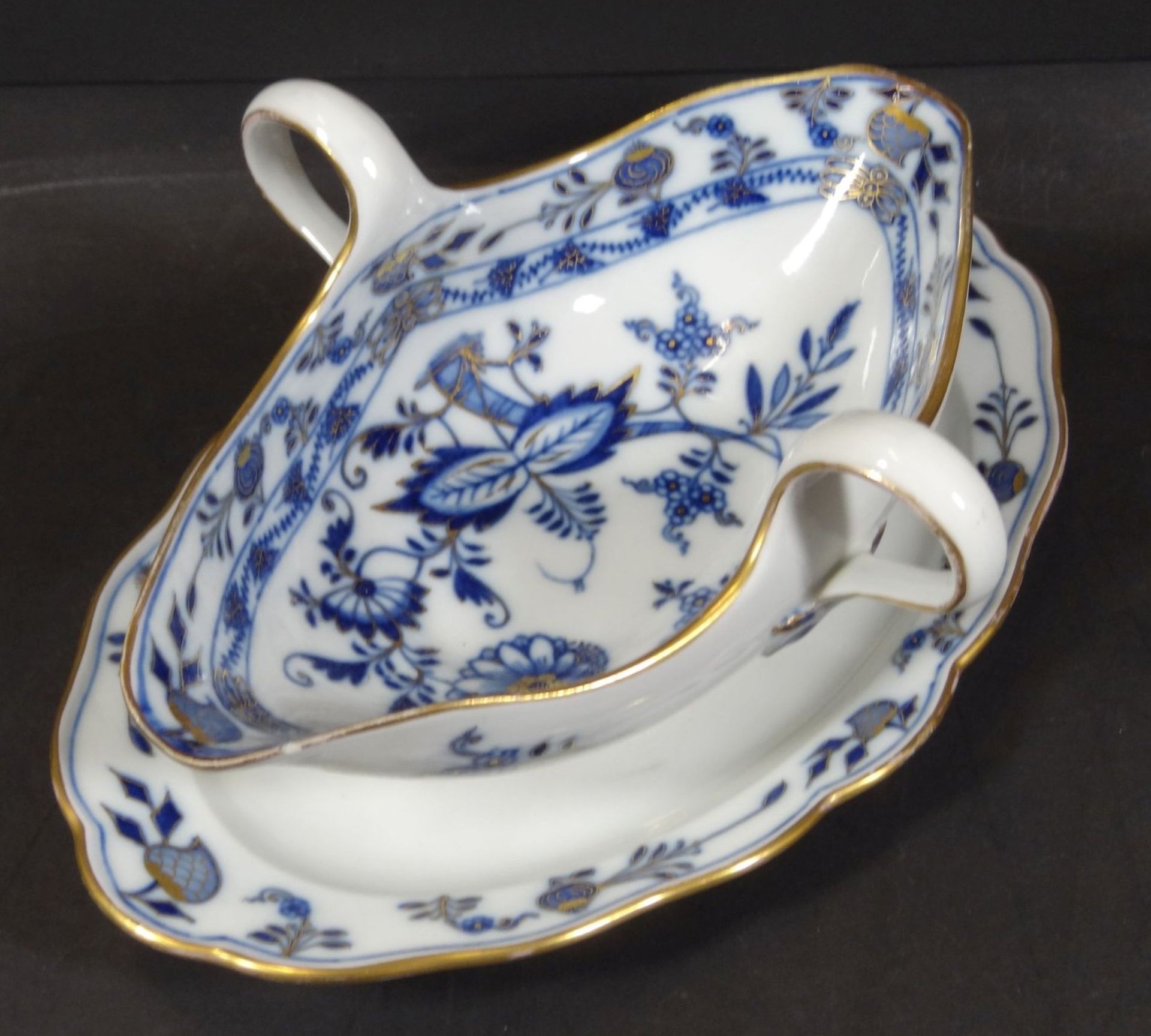 Sauciere "Meissen" Knaufschwerter um 1860, 1.Wahl, Zwiebelmuster mit Gold, Rand minim. Abplatzer, - Bild 5 aus 8