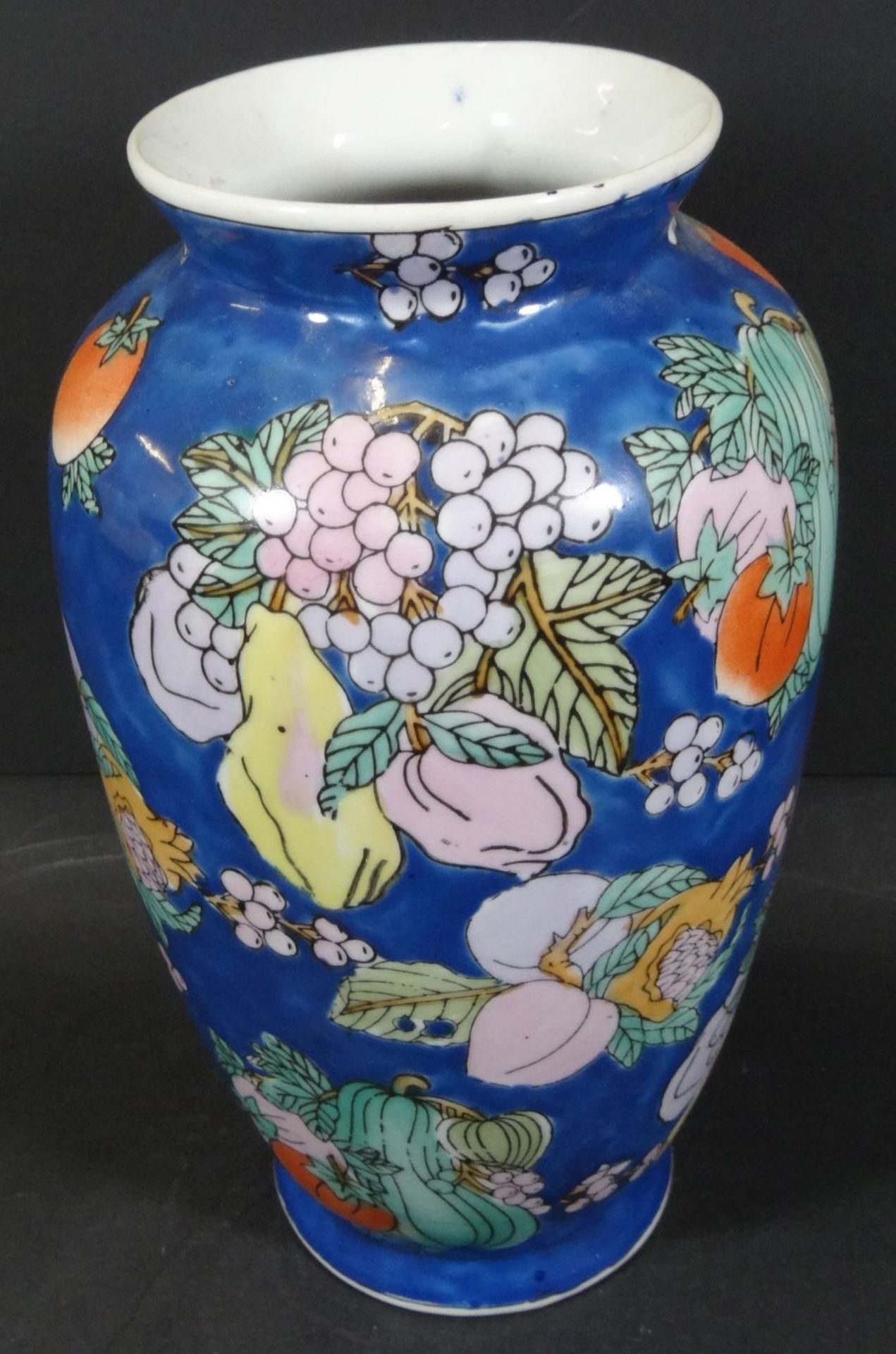 Vase mit Früchtedekor, wohl China, H-25 c - Bild 3 aus 6