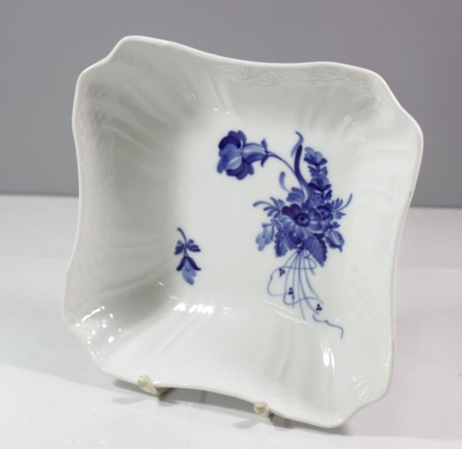 Gemüseschale, Royal Copenhagen, blaue Blume, H-6 cm B-21 cm.