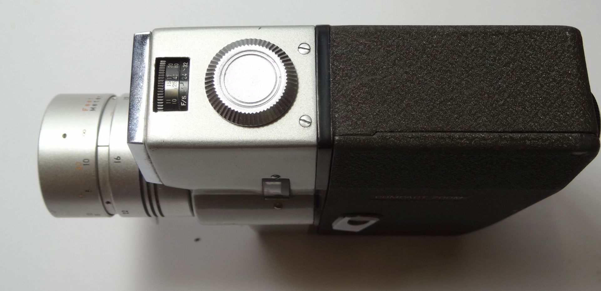 Cinemax 8III E Compactzoom Doppel 8 Filmkamera mit 1.8/12-30mm zoomoptik - Bild 5 aus 6