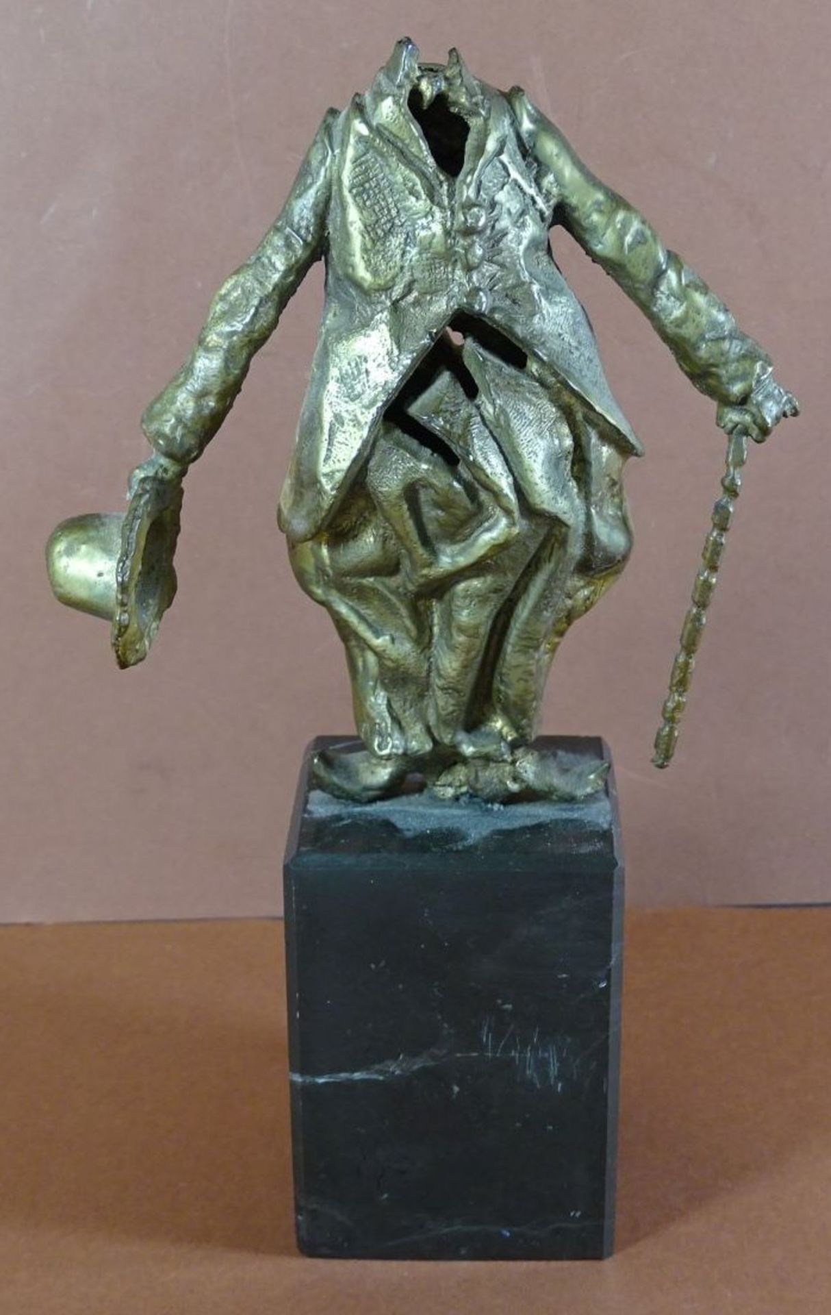 Bronze Chaplin auf Marmorsockel ohne Kopf?H-18,5 cm, gehört wohl so