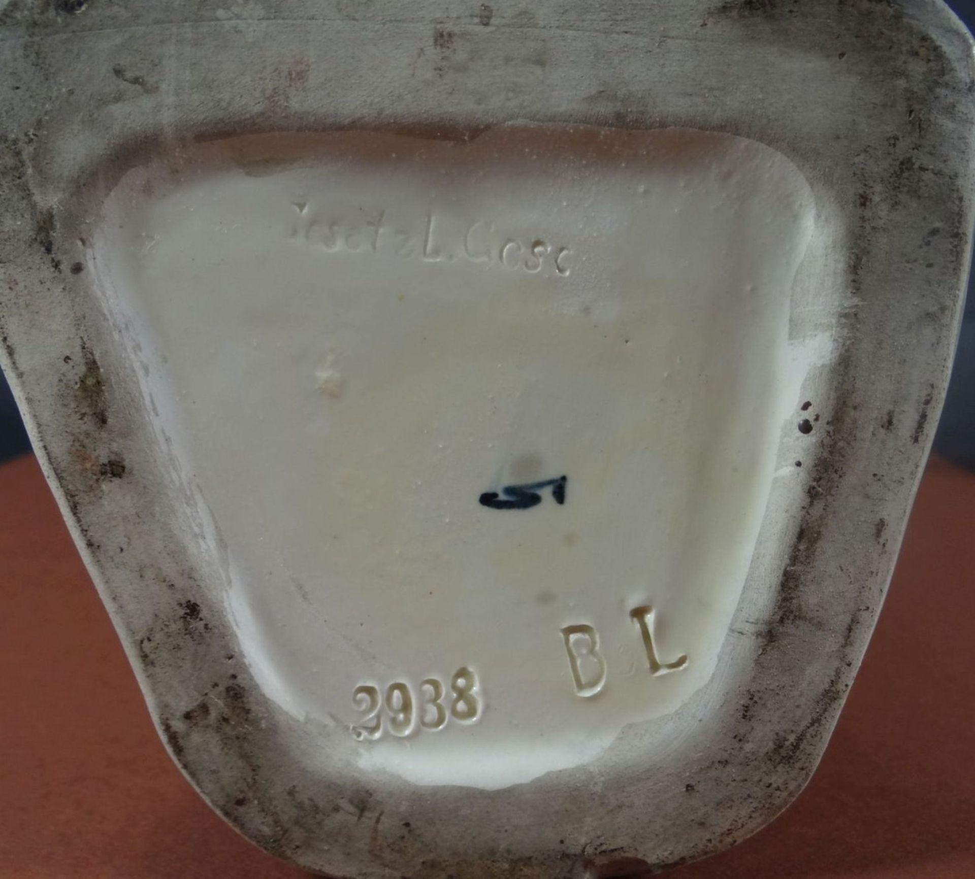 gr. Fayence Scherzflasche, Landstreicher, in Boden Blindmarke BL, Hutrand kleiner Abplatzer, H-31 - Bild 6 aus 7