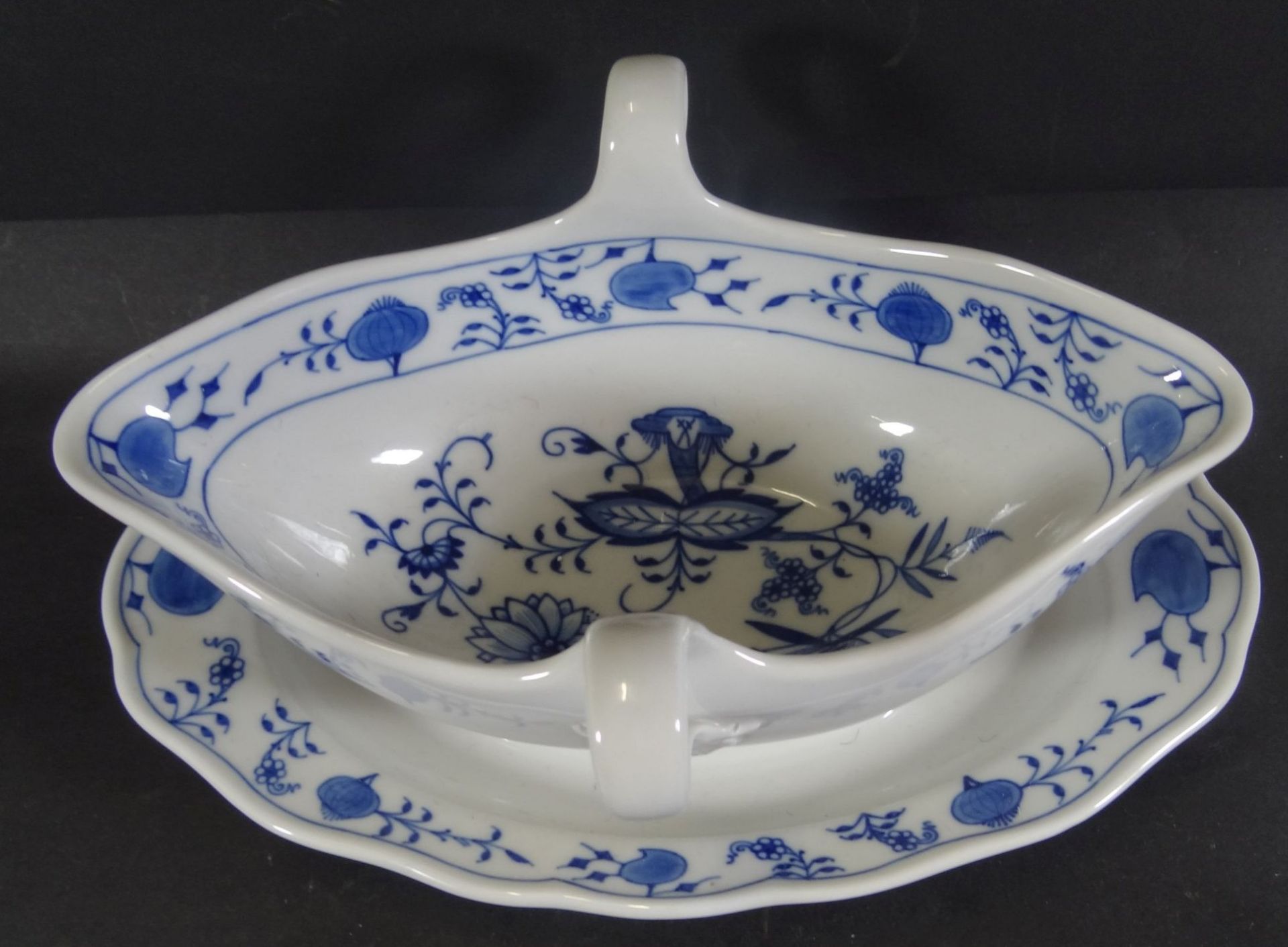 Sauciere "Meissen" Zwiebelmuster, H-10 cm, 23x14 cm