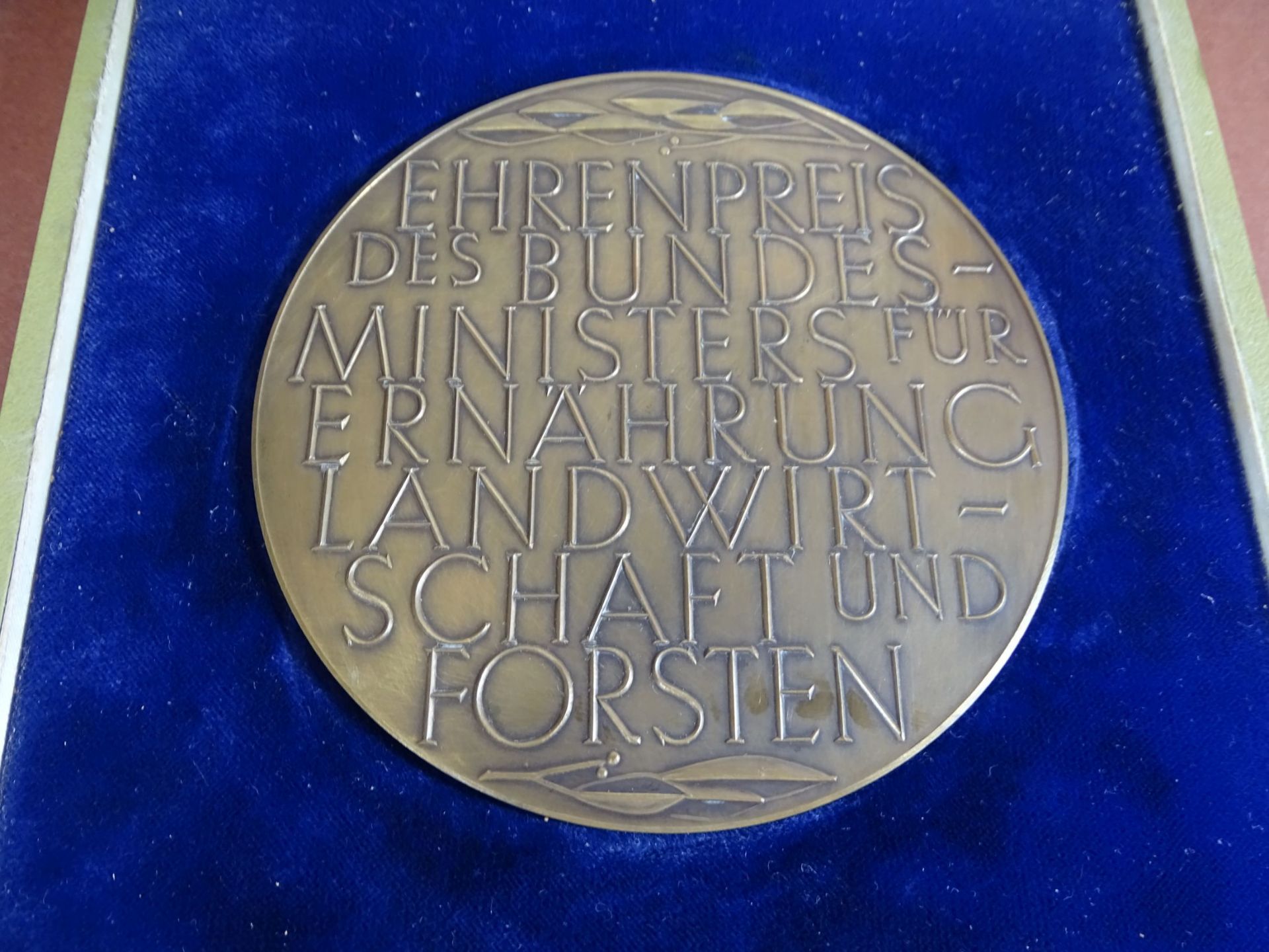 grosse Bronze-Plakette in Etui, Ehrenpreis des Bundesministers..., D-10, 5cm, Etui 16x16 cm - Bild 2 aus 3