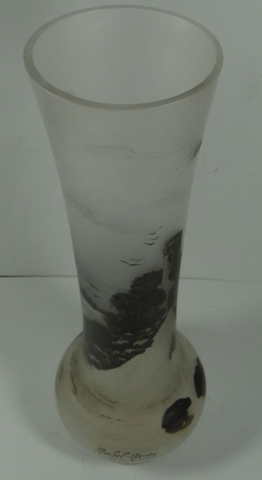 unleserl. sign. Vase , mit Flusslandschaft und Burgfried, H-37 cm - Bild 2 aus 8