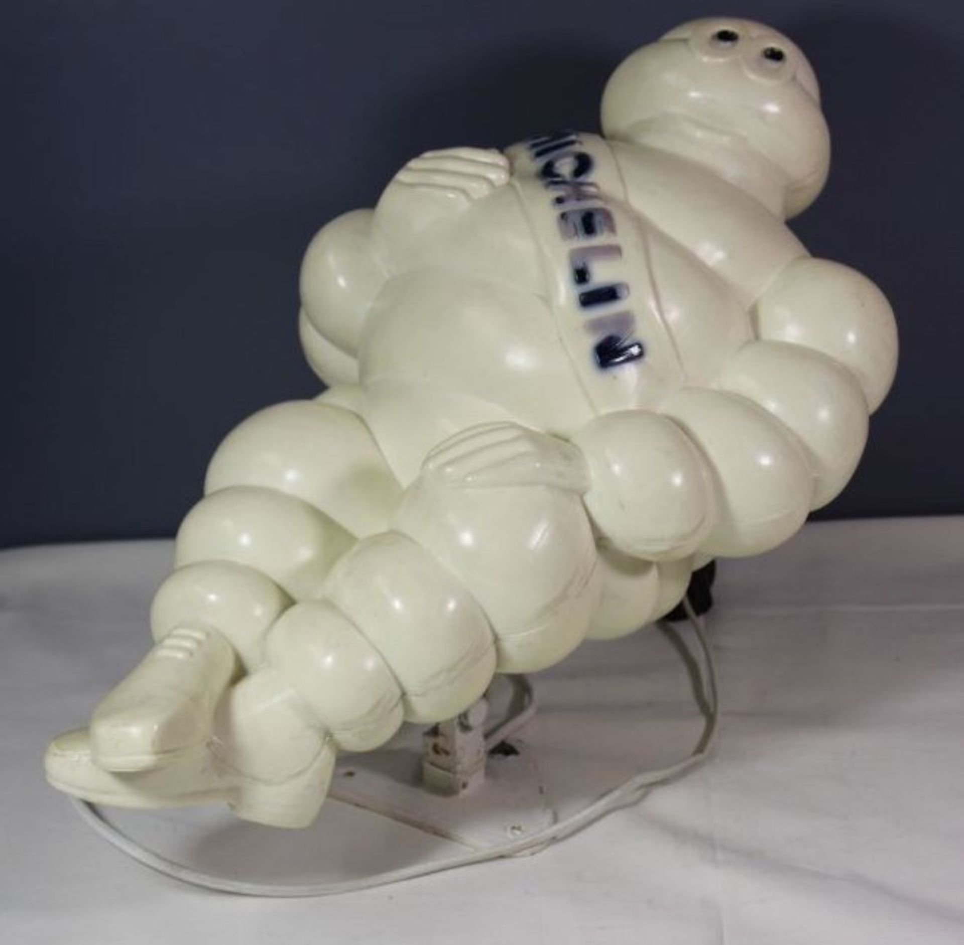 Michelin Männchen, mit Halterung, beleuchtbar, Funktion nicht geprüft, H-48cm T-ca. 30cm - Bild 2 aus 4