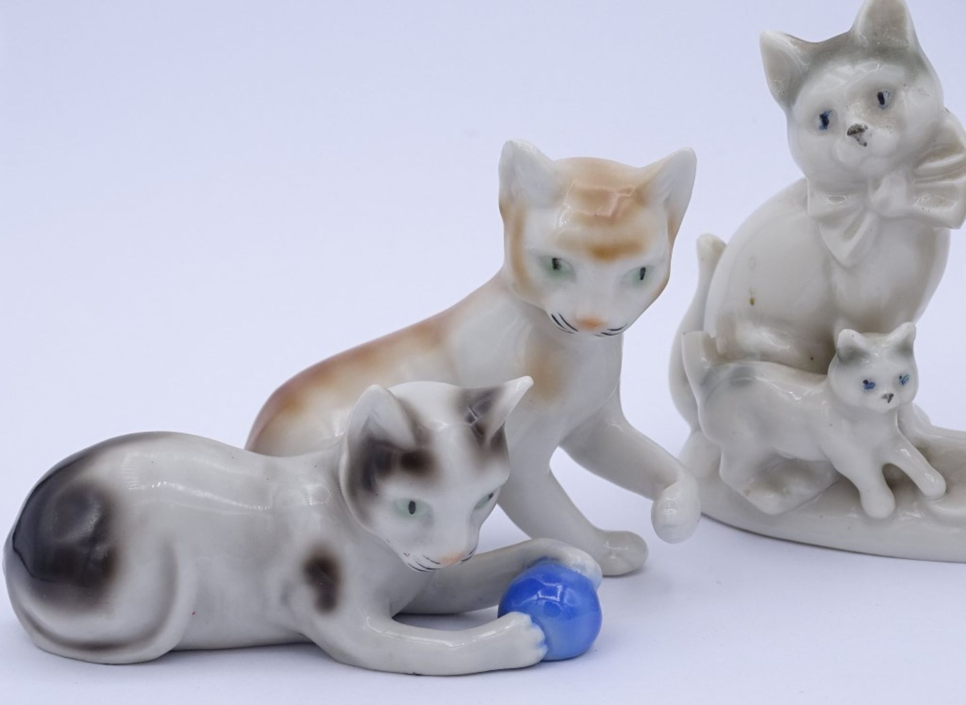 Zwei Katzen Skulpturen,undl.gemarkt,H-6,5-8cm - Bild 4 aus 6