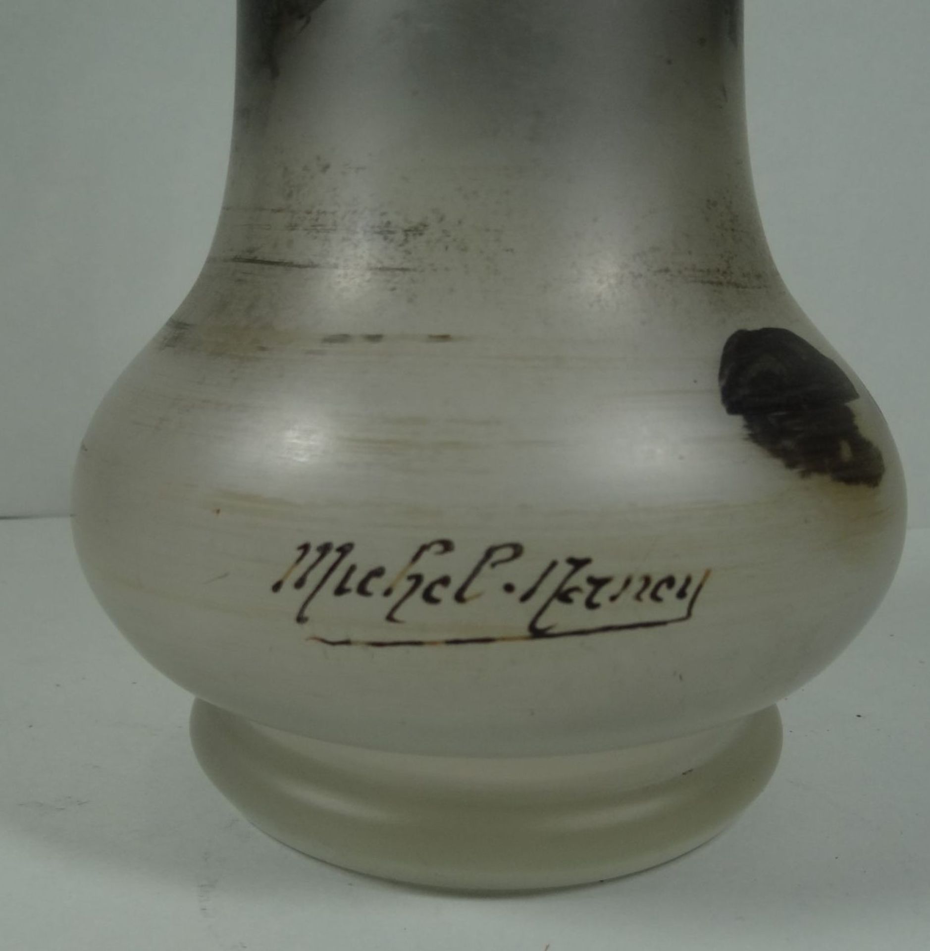 unleserl. sign. Vase , mit Flusslandschaft und Burgfried, H-37 cm - Bild 3 aus 8