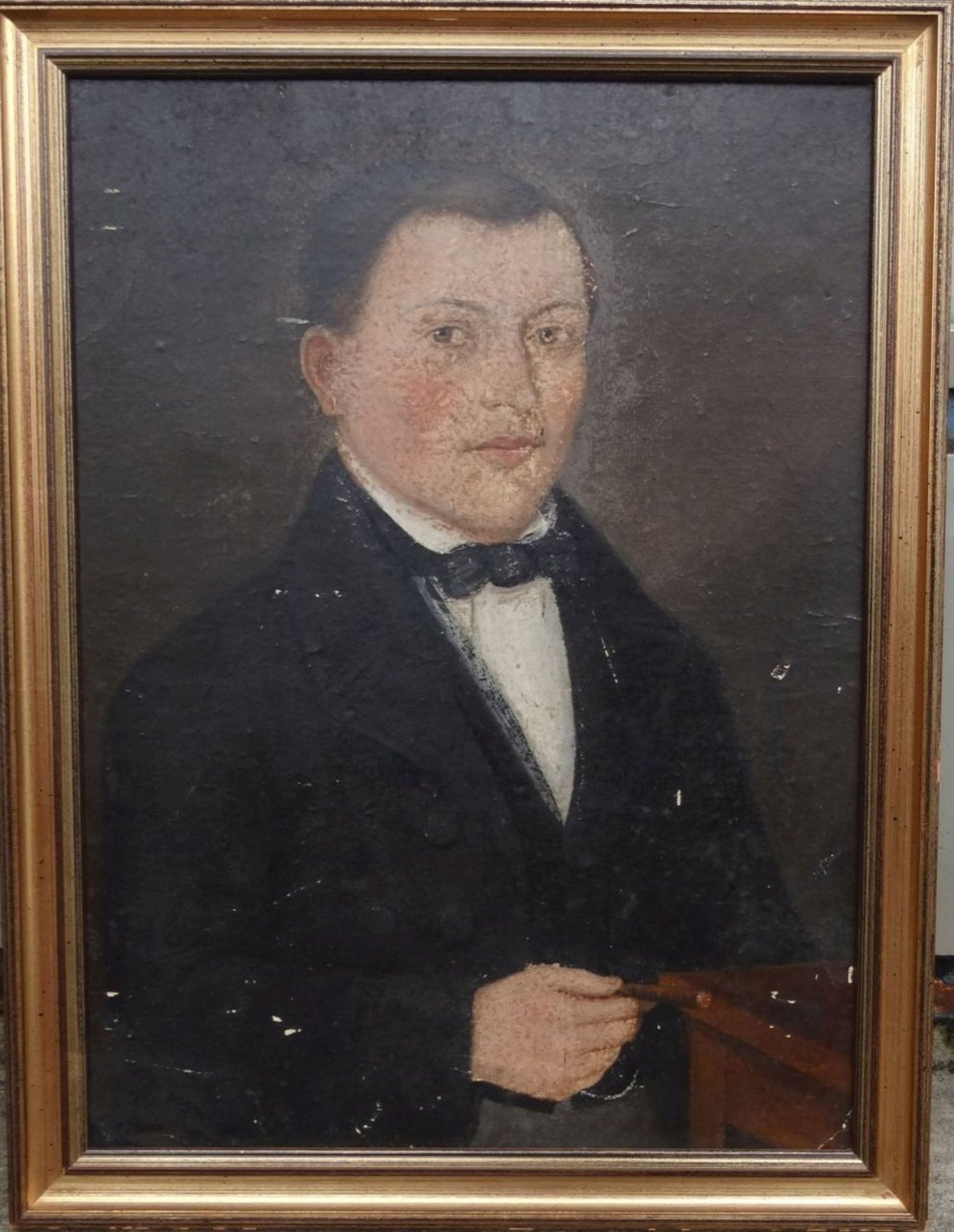 anonymes Portrait eines jungen Mannes um 1880, Öl/Pappe, gerahmt, RG 46x35 cm, Farbabplatze